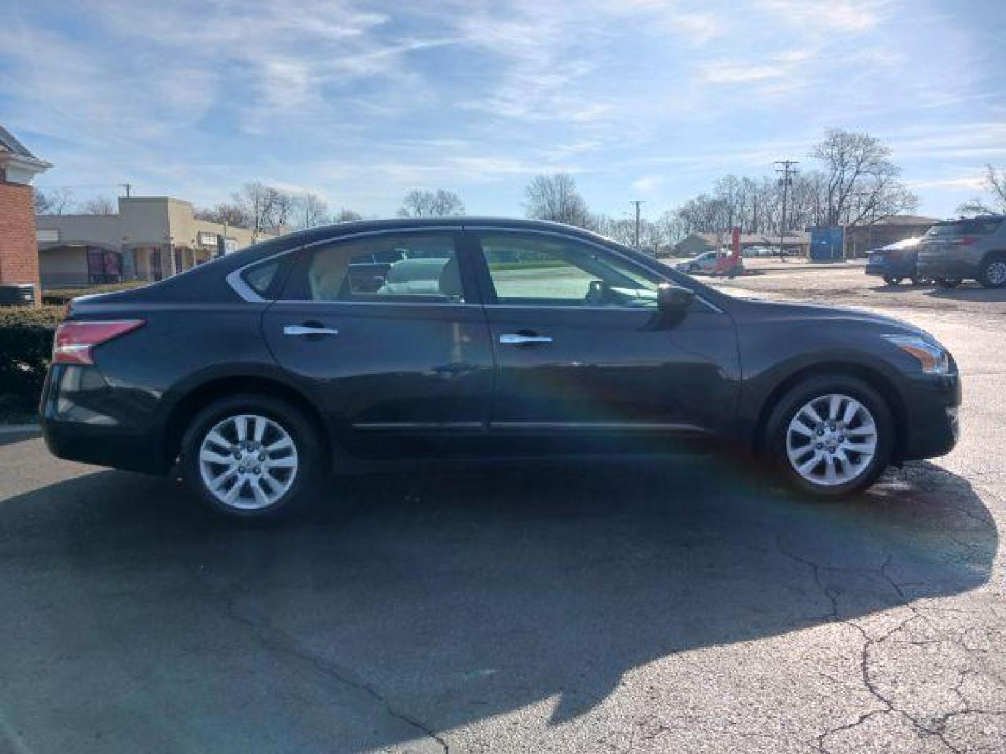 2013 Storm Blue Metallic Nissan Altima 2.5 S (1N4AL3AP7DC) with an 2.5L L4 DOHC 16V engine, located at 1184 Kauffman Ave, Fairborn, OH, 45324, (937) 908-9800, 39.807365, -84.029114 - Photo#4