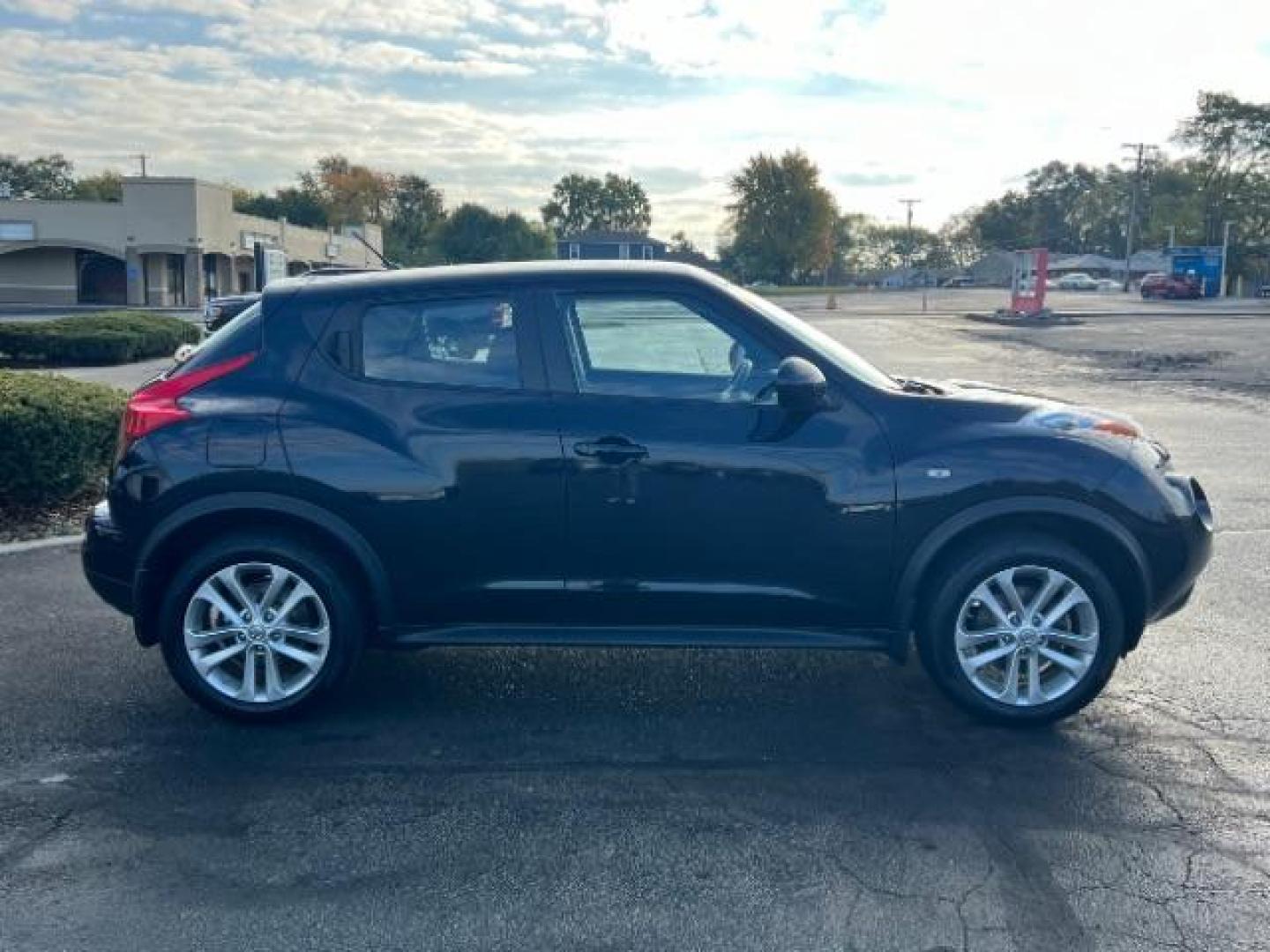 2013 Sapphire Black Nissan Juke S AWD (JN8AF5MV2DT) with an 1.6L L4 DOHC 16V engine, Continuously Variable Transmission transmission, located at 1184 Kauffman Ave, Fairborn, OH, 45324, (937) 908-9800, 39.807365, -84.029114 - Photo#4