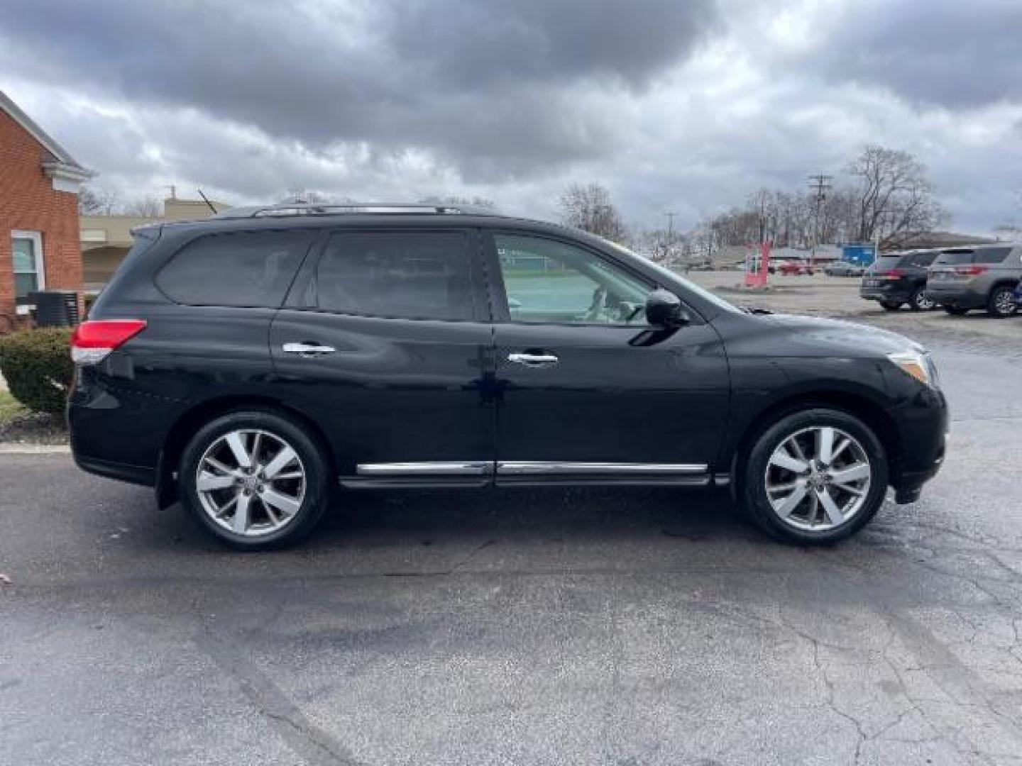 2013 Super Black Nissan Pathfinder Platinum 4WD (5N1AR2MM9DC) with an 3.5L V6 DOHC 24V engine, Continuously Variable Transmission transmission, located at 401 Woodman Dr, Riverside, OH, 45431, (937) 908-9800, 39.763779, -84.122063 - Photo#3