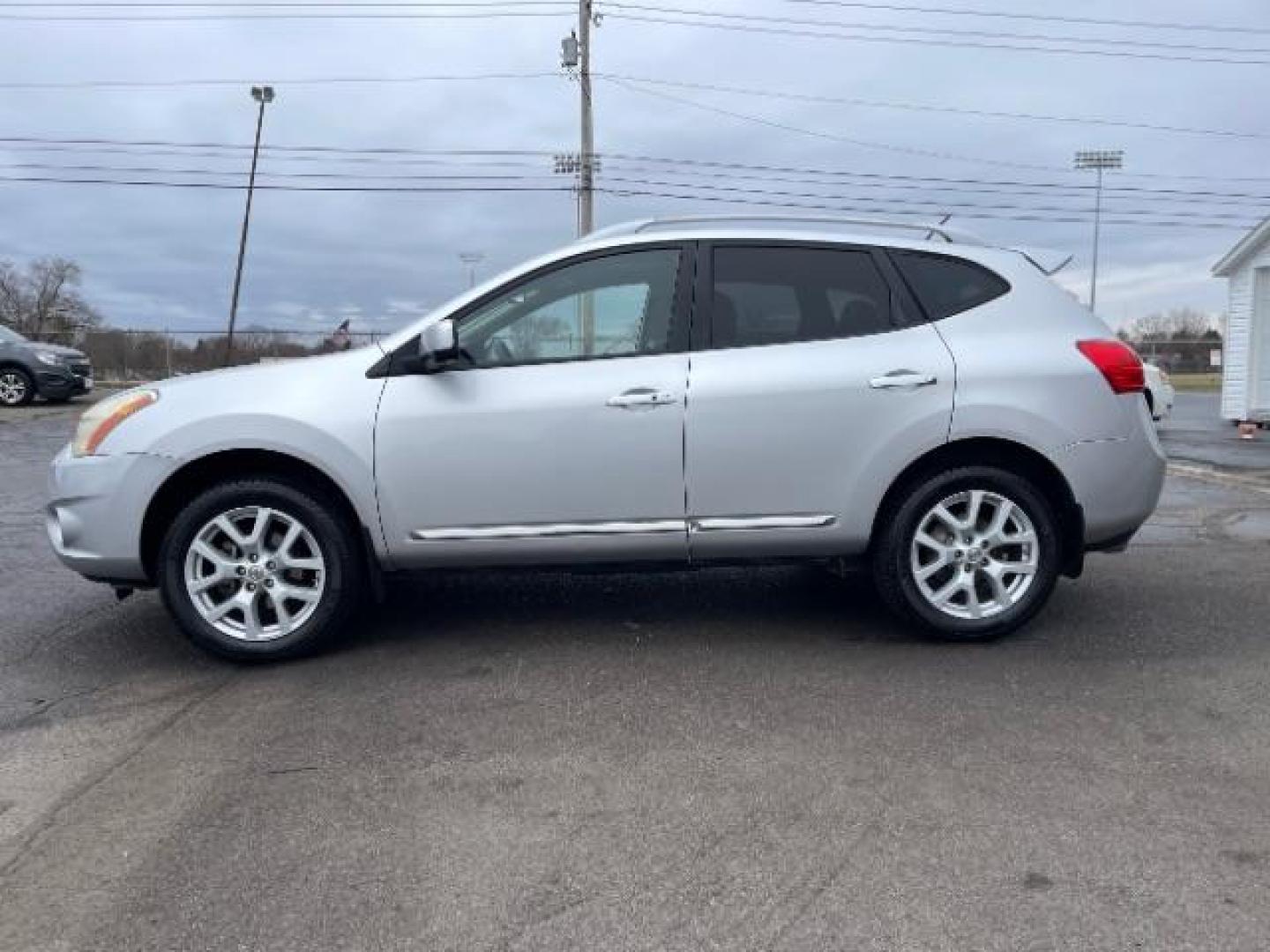 2013 Silver Nissan Rogue SL (JN8AS5MV1DW) , located at 4508 South Dixie Dr, Moraine, OH, 45439, (937) 908-9800, 39.690136, -84.216438 - Photo#2