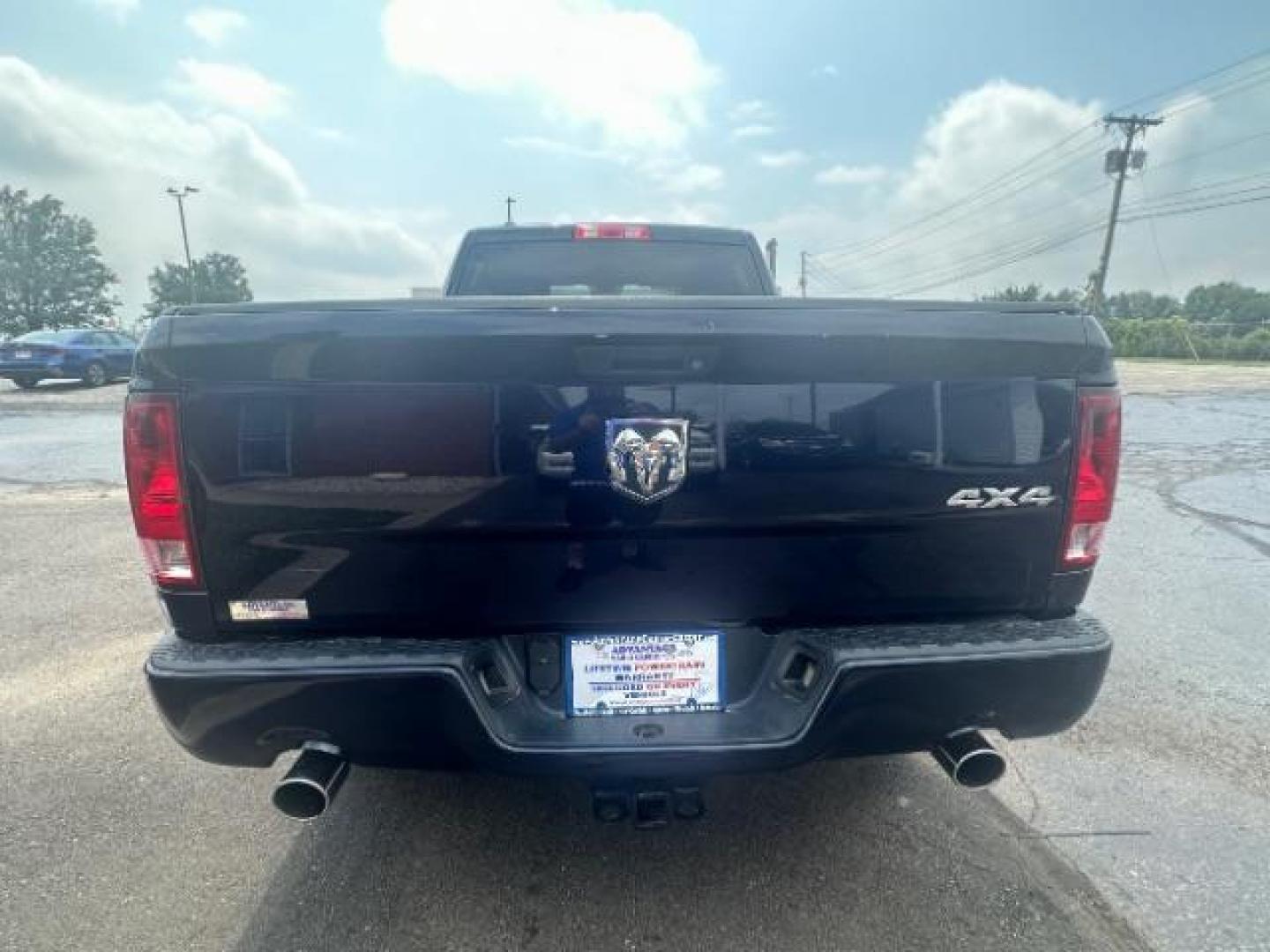 2013 True Blue Pearl RAM 1500 Tradesman Quad Cab 4WD (1C6RR7FT7DS) with an 5.7L V8 OHV 16V engine, 6-Speed Automatic transmission, located at 4508 South Dixie Dr, Moraine, OH, 45439, (937) 908-9800, 39.690136, -84.216438 - Photo#4