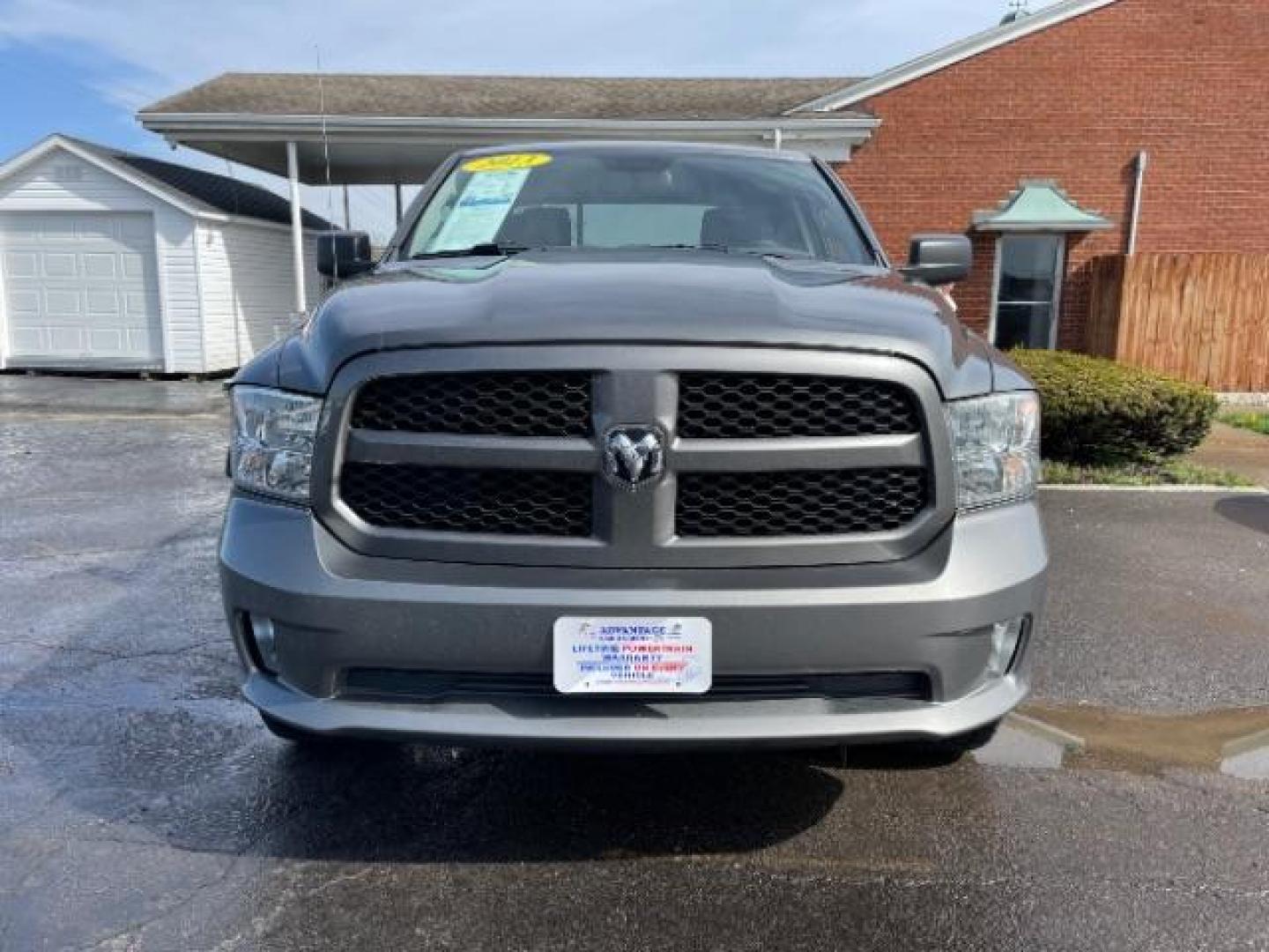 2013 Mineral Gray Metallic RAM 1500 Tradesman Quad Cab 4WD (1C6RR7FT8DS) with an 5.7L V8 OHV 16V engine, 6-Speed Automatic transmission, located at 1230 East Main St, Xenia, OH, 45385, (937) 908-9800, 39.687321, -83.910294 - Photo#2