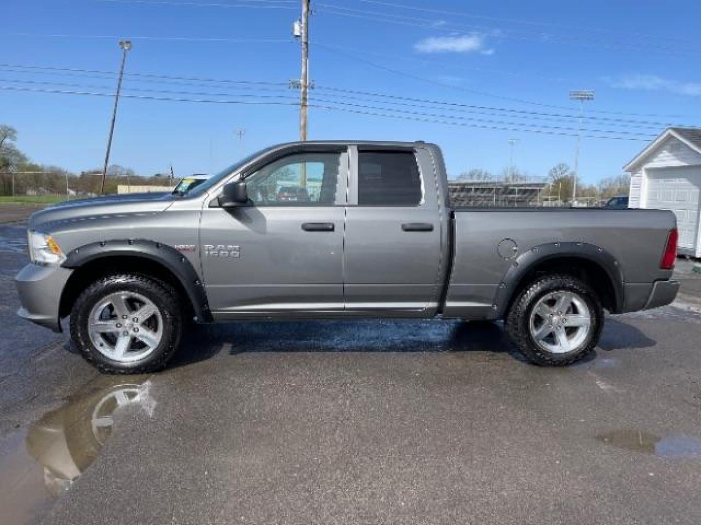 2013 Mineral Gray Metallic RAM 1500 Tradesman Quad Cab 4WD (1C6RR7FT8DS) with an 5.7L V8 OHV 16V engine, 6-Speed Automatic transmission, located at 1230 East Main St, Xenia, OH, 45385, (937) 908-9800, 39.687321, -83.910294 - Photo#4