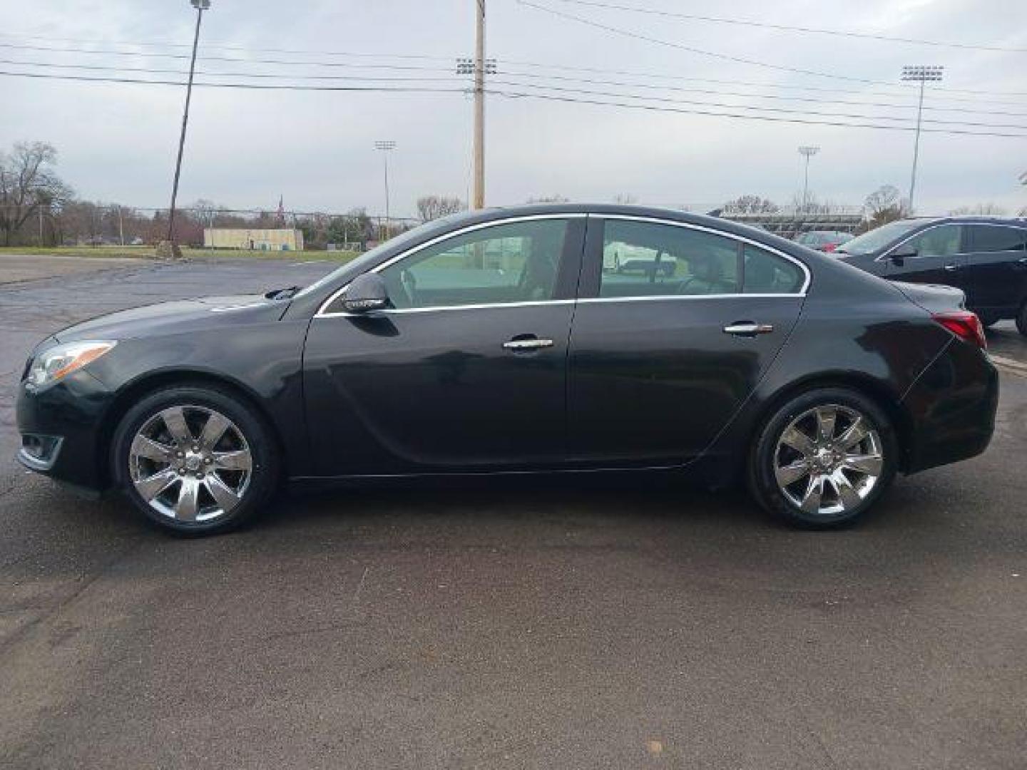 2014 Black Onyx Buick Regal Premium 2 (2G4GR5GX3E9) with an 2.0L L4 DOHC 16V TURBO engine, 6-Speed Automatic transmission, located at 1951 S Dayton Lakeview Rd., New Carlisle, OH, 45344, (937) 908-9800, 39.890999, -84.050255 - Photo#3