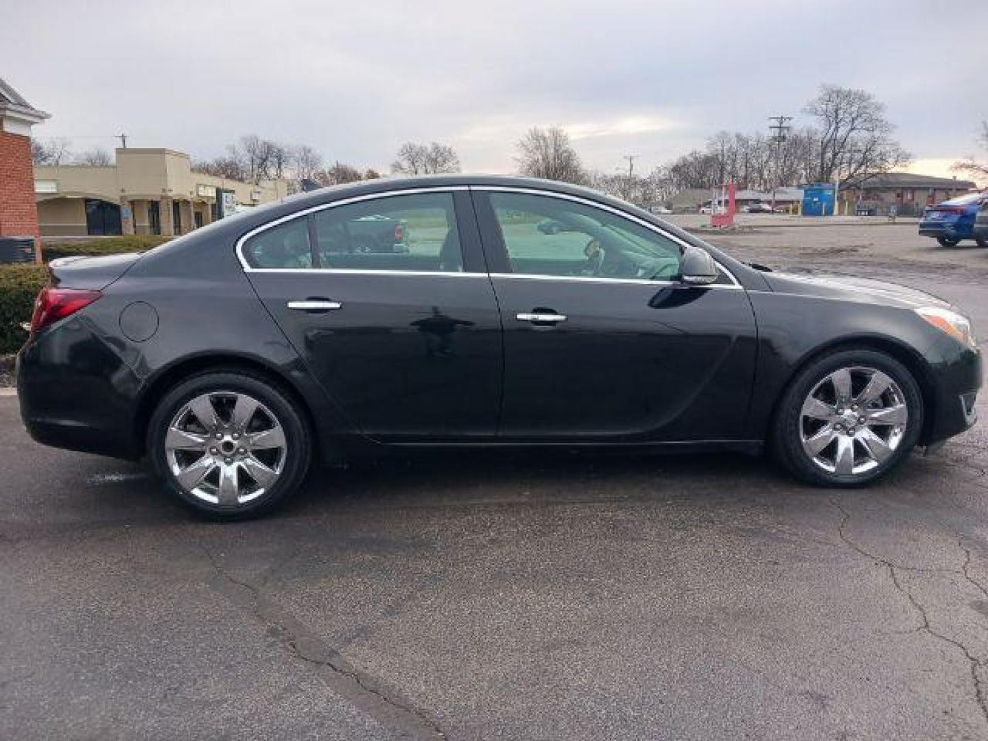 2014 Black Onyx Buick Regal Premium 2 (2G4GR5GX3E9) with an 2.0L L4 DOHC 16V TURBO engine, 6-Speed Automatic transmission, located at 1951 S Dayton Lakeview Rd., New Carlisle, OH, 45344, (937) 908-9800, 39.890999, -84.050255 - Photo#4