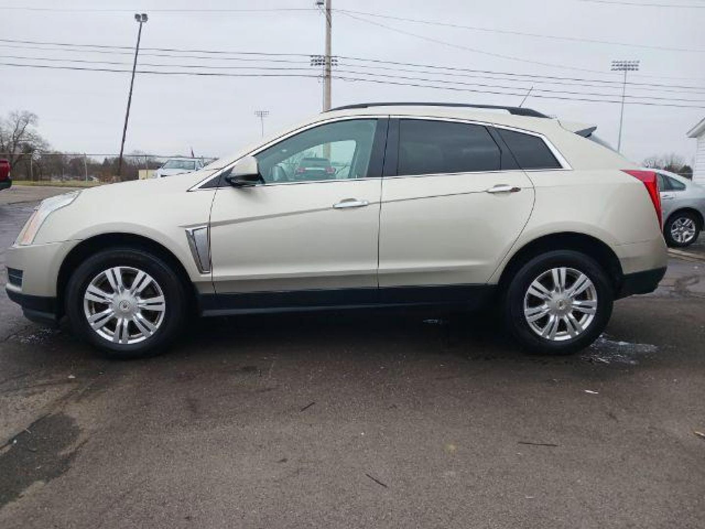 2014 Terra Mocha Metallic Cadillac SRX Standard FWD (3GYFNAE3XES) with an 3.6L V6 DOHC 24V FFV engine, 6-Speed Automatic transmission, located at 401 Woodman Dr, Riverside, OH, 45431, (937) 908-9800, 39.763779, -84.122063 - Photo#3