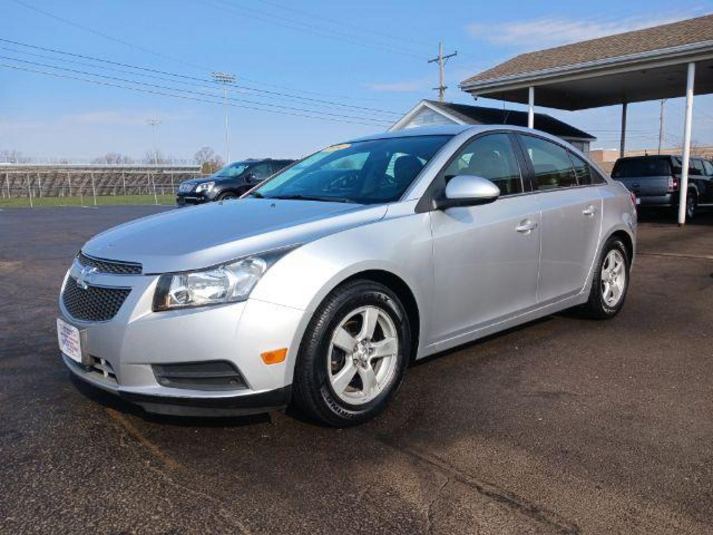 2014 Silver Ice Metallic Chevrolet Cruze 1LT Auto (1G1PC5SB0E7) with an 1.4L L4 DOHC 16V TURBO engine, 6-Speed Automatic transmission, located at 401 Woodman Dr, Riverside, OH, 45431, (937) 908-9800, 39.763779, -84.122063 - Photo#2