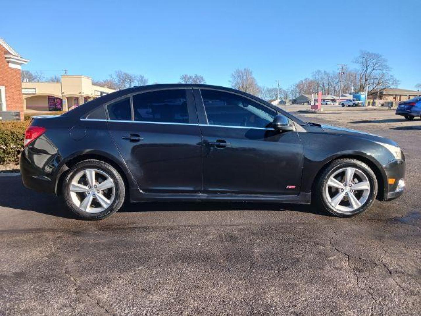 2014 Black Granite Metallic Chevrolet Cruze 2LT Auto (1G1PE5SB8E7) with an 1.4L L4 DOHC 16V TURBO engine, 6-Speed Automatic transmission, located at 1230 East Main St, Xenia, OH, 45385, (937) 908-9800, 39.687321, -83.910294 - Photo#4