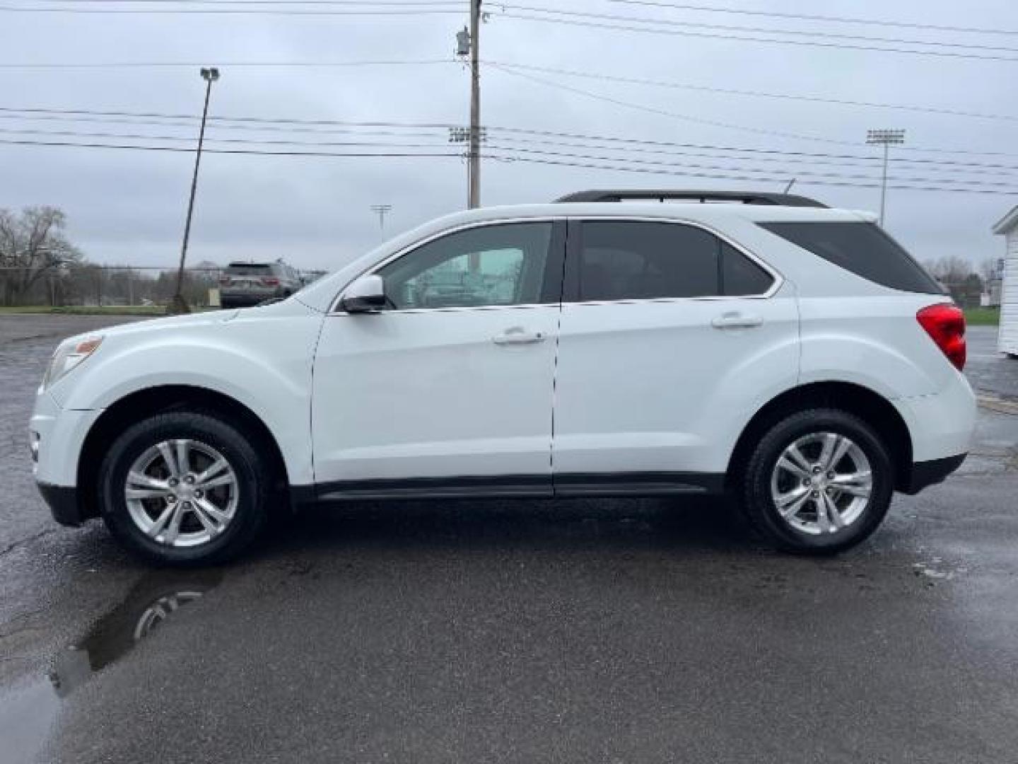 2014 White Diamond Tricoat Chevrolet Equinox 2LT 2WD (2GNALCEK5E6) with an 2.4L L4 DOHC 16V FFV engine, 6-Speed Automatic transmission, located at 1184 Kauffman Ave, Fairborn, OH, 45324, (937) 908-9800, 39.807365, -84.029114 - Photo#2