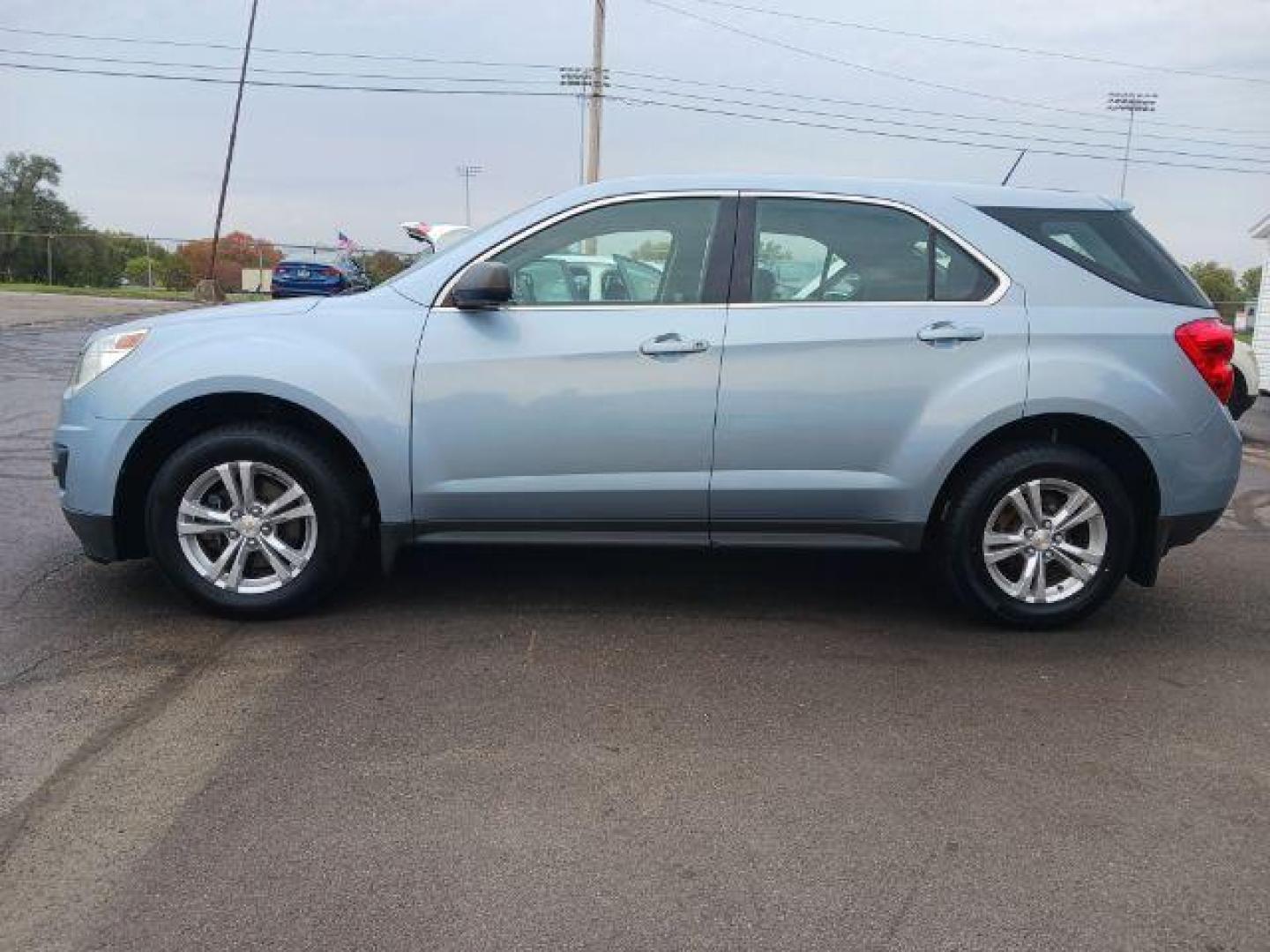 2014 Atlantis Blue Metallic Chevrolet Equinox LS 2WD (2GNALAEK6E6) with an 2.4L L4 DOHC 16V FFV engine, 6-Speed Automatic transmission, located at 1951 S Dayton Lakeview Rd., New Carlisle, OH, 45344, (937) 908-9800, 39.890999, -84.050255 - Photo#3