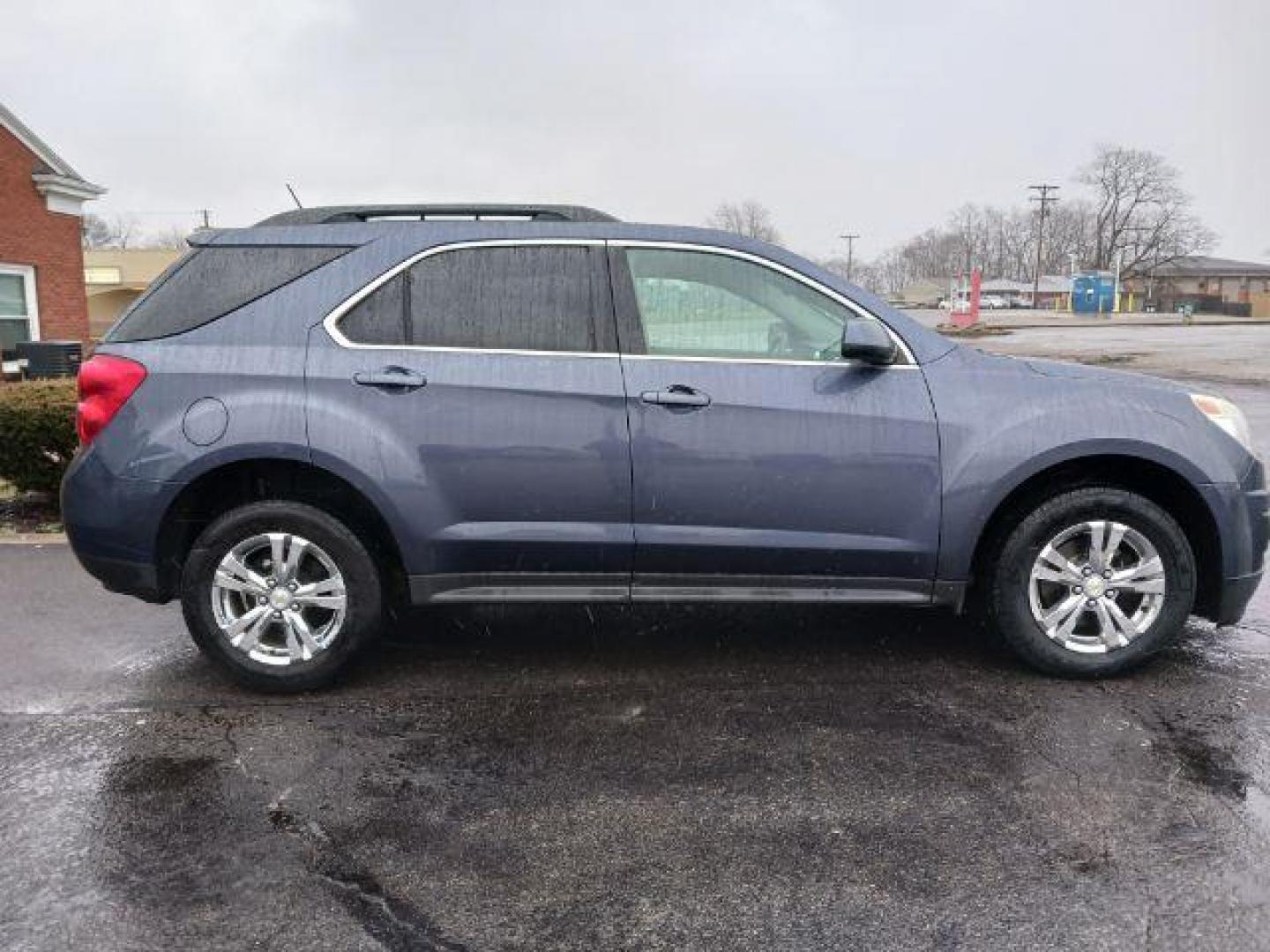 2014 Atlantis Blue Metallic Chevrolet Equinox 1LT 2WD (2GNALBEK2E6) with an 2.4L L4 DOHC 16V FFV engine, 6-Speed Automatic transmission, located at 1951 S Dayton Lakeview Rd., New Carlisle, OH, 45344, (937) 908-9800, 39.890999, -84.050255 - Photo#4