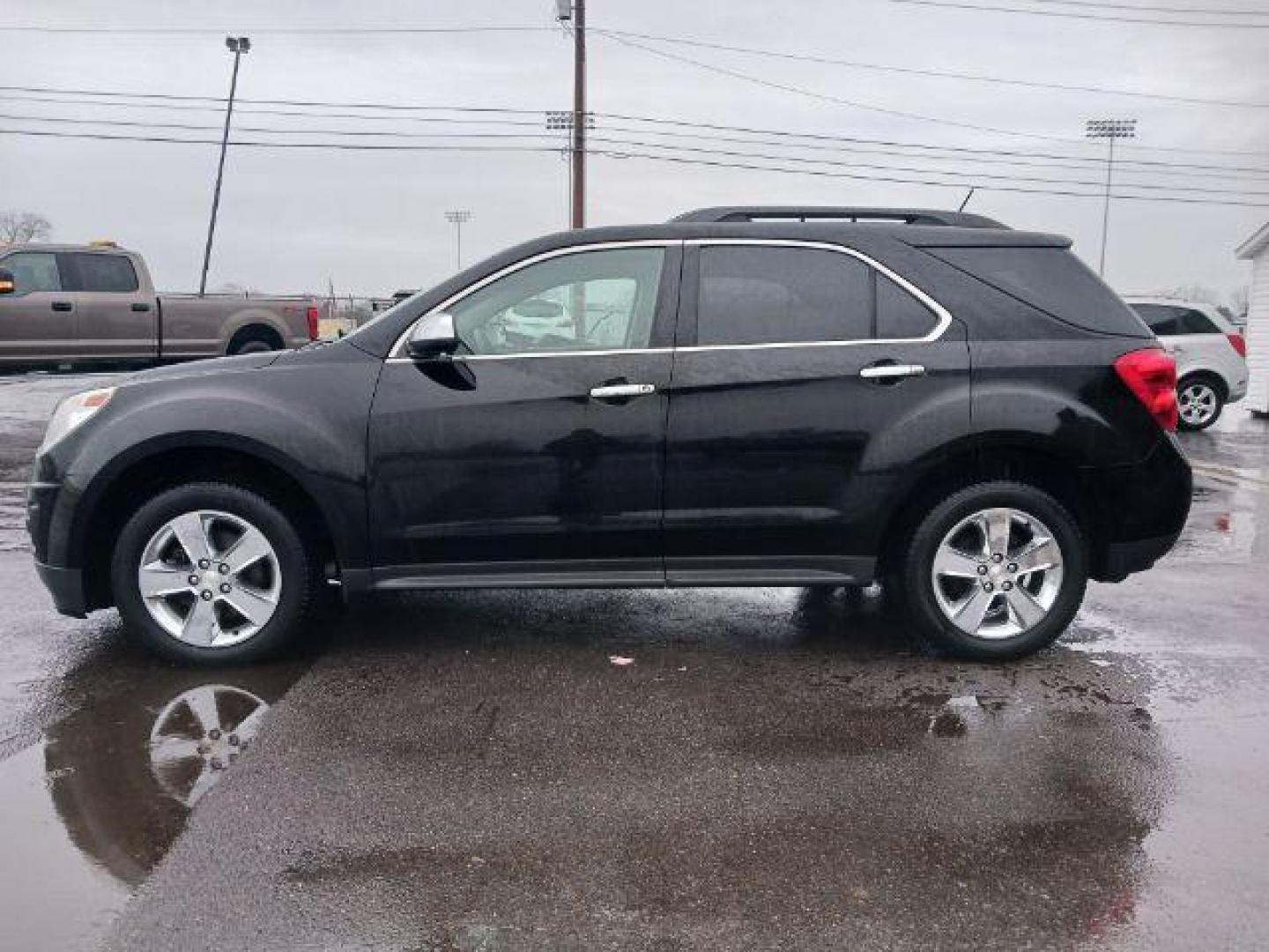 2014 Black Chevrolet Equinox 1LT 2WD (2GNALBEK2E6) with an 2.4L L4 DOHC 16V FFV engine, 6-Speed Automatic transmission, located at 1951 S Dayton Lakeview Rd., New Carlisle, OH, 45344, (937) 908-9800, 39.890999, -84.050255 - Photo#3