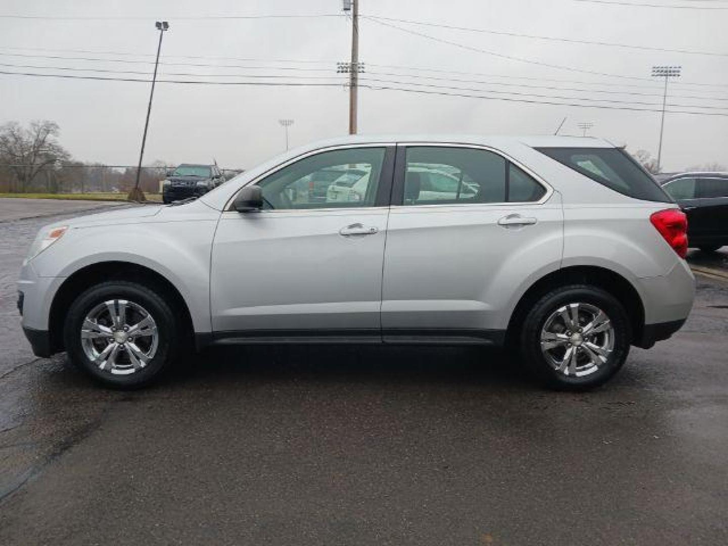 2014 Silver Ice Metallic Chevrolet Equinox LS 2WD (2GNALAEKXE6) with an 2.4L L4 DOHC 16V FFV engine, 6-Speed Automatic transmission, located at 1099 N County Rd 25A, OH, 45373, (937) 908-9800, 40.057079, -84.212883 - Photo#3