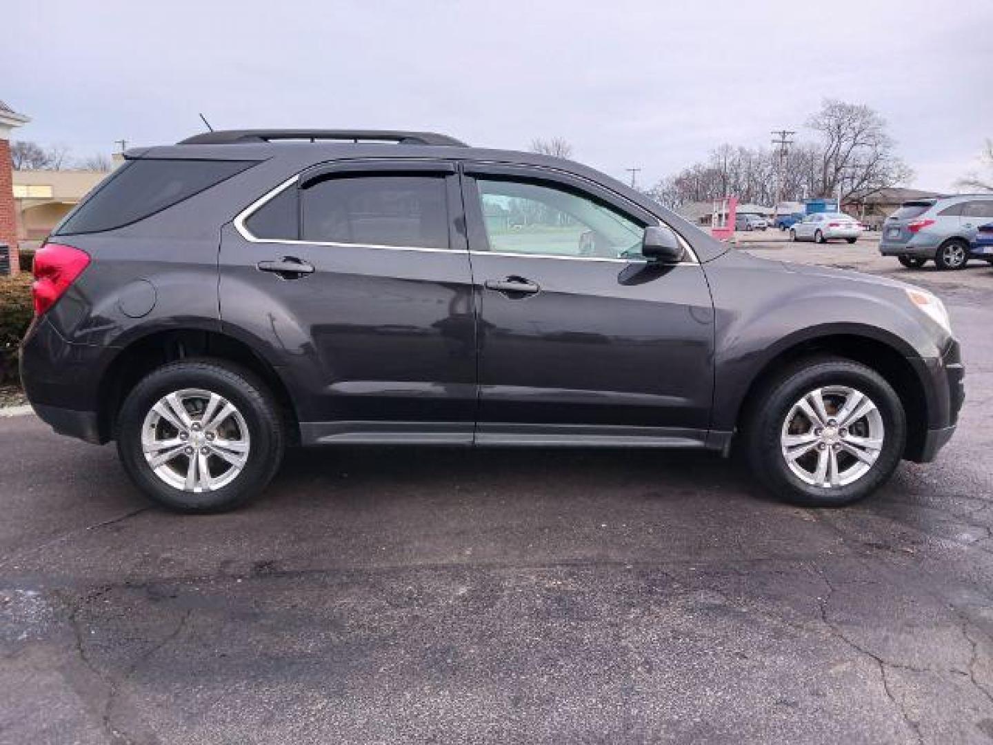 2014 Ashen Gray Metallic Chevrolet Equinox 1LT AWD (2GNFLFEK9E6) with an 2.4L L4 DOHC 16V FFV engine, 6-Speed Automatic transmission, located at 4508 South Dixie Dr, Moraine, OH, 45439, (937) 908-9800, 39.690136, -84.216438 - Photo#4