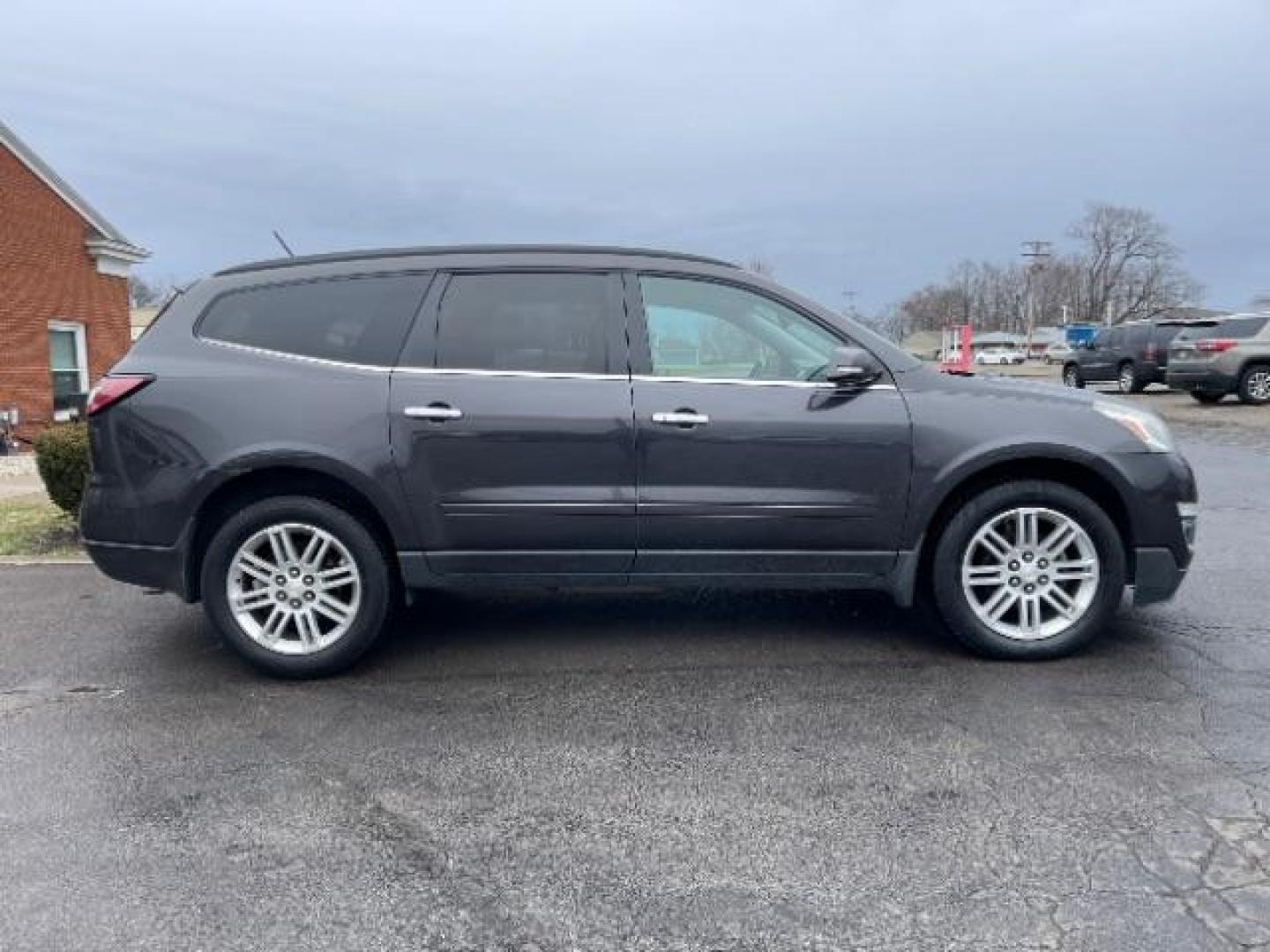 2014 Cyber Gray Metallic Chevrolet Traverse 1LT FWD (1GNKRGKD9EJ) with an 3.6L V6 DOHC 24V engine, 6-Speed Automatic transmission, located at 1951 S Dayton Lakeview Rd., New Carlisle, OH, 45344, (937) 908-9800, 39.890999, -84.050255 - Photo#5