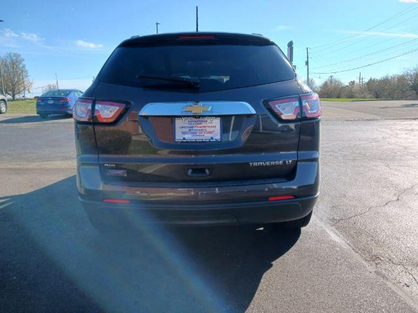 2014 Cyber Gray Metallic Chevrolet Traverse 1LT AWD (1GNKVGKD5EJ) with an 3.6L V6 DOHC 24V engine, 6-Speed Automatic transmission, located at 1230 East Main St, Xenia, OH, 45385, (937) 908-9800, 39.687321, -83.910294 - Photo#5