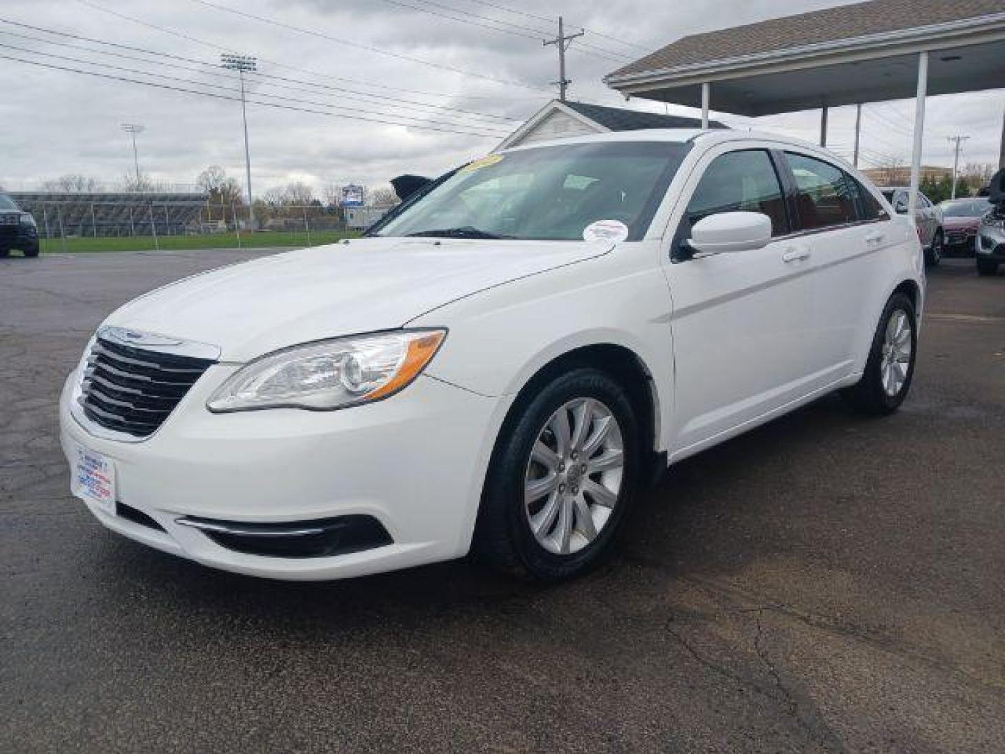 2014 Bright White Clearcoat Chrysler 200 Touring (1C3CCBBG1EN) with an 3.6L V6 DOHC 24V FFV engine, 6-Speed Automatic transmission, located at 1099 N County Rd 25A, OH, 45373, (937) 908-9800, 40.057079, -84.212883 - Photo#1