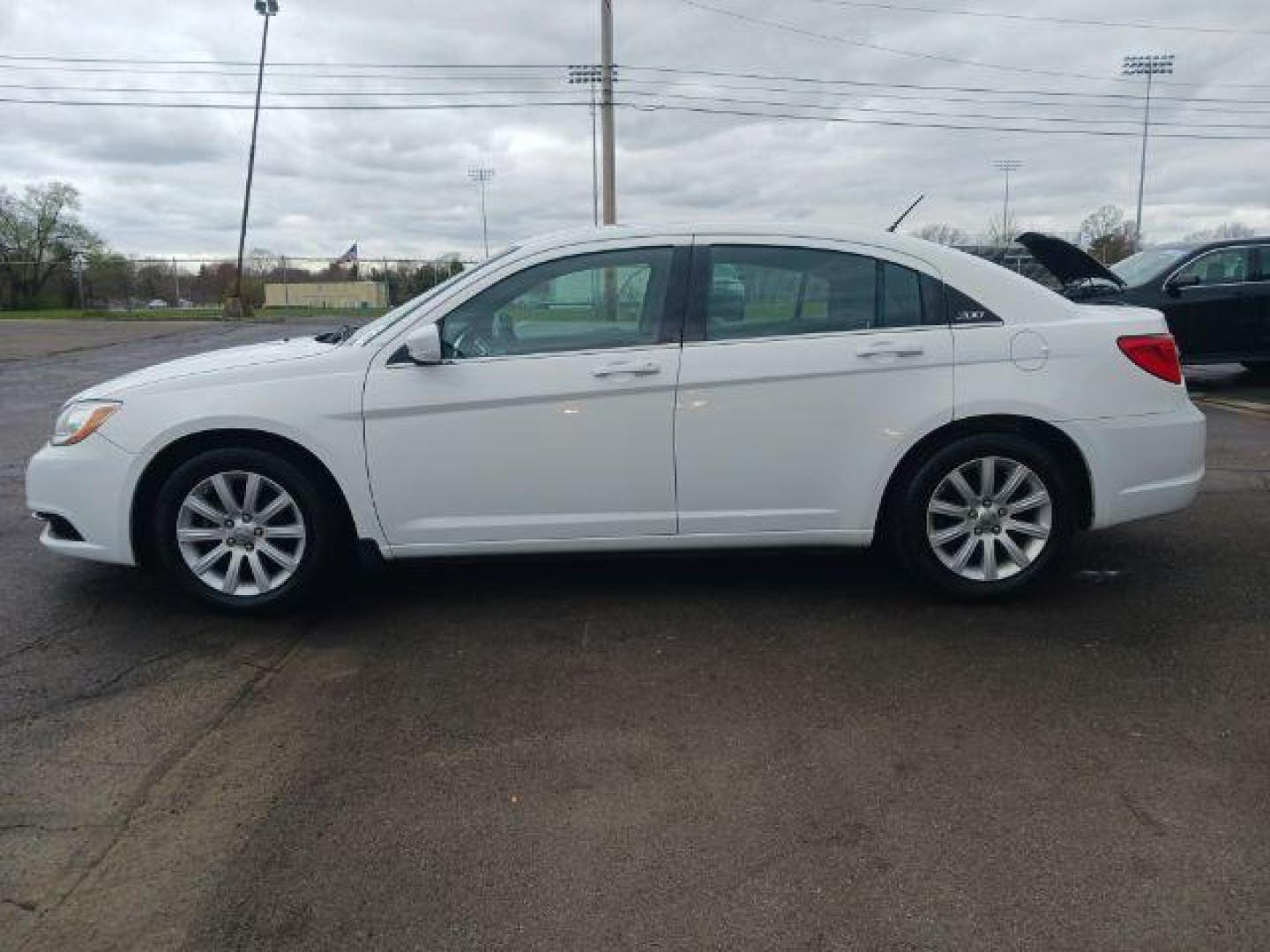 2014 Bright White Clearcoat Chrysler 200 Touring (1C3CCBBG1EN) with an 3.6L V6 DOHC 24V FFV engine, 6-Speed Automatic transmission, located at 1099 N County Rd 25A, OH, 45373, (937) 908-9800, 40.057079, -84.212883 - Photo#2