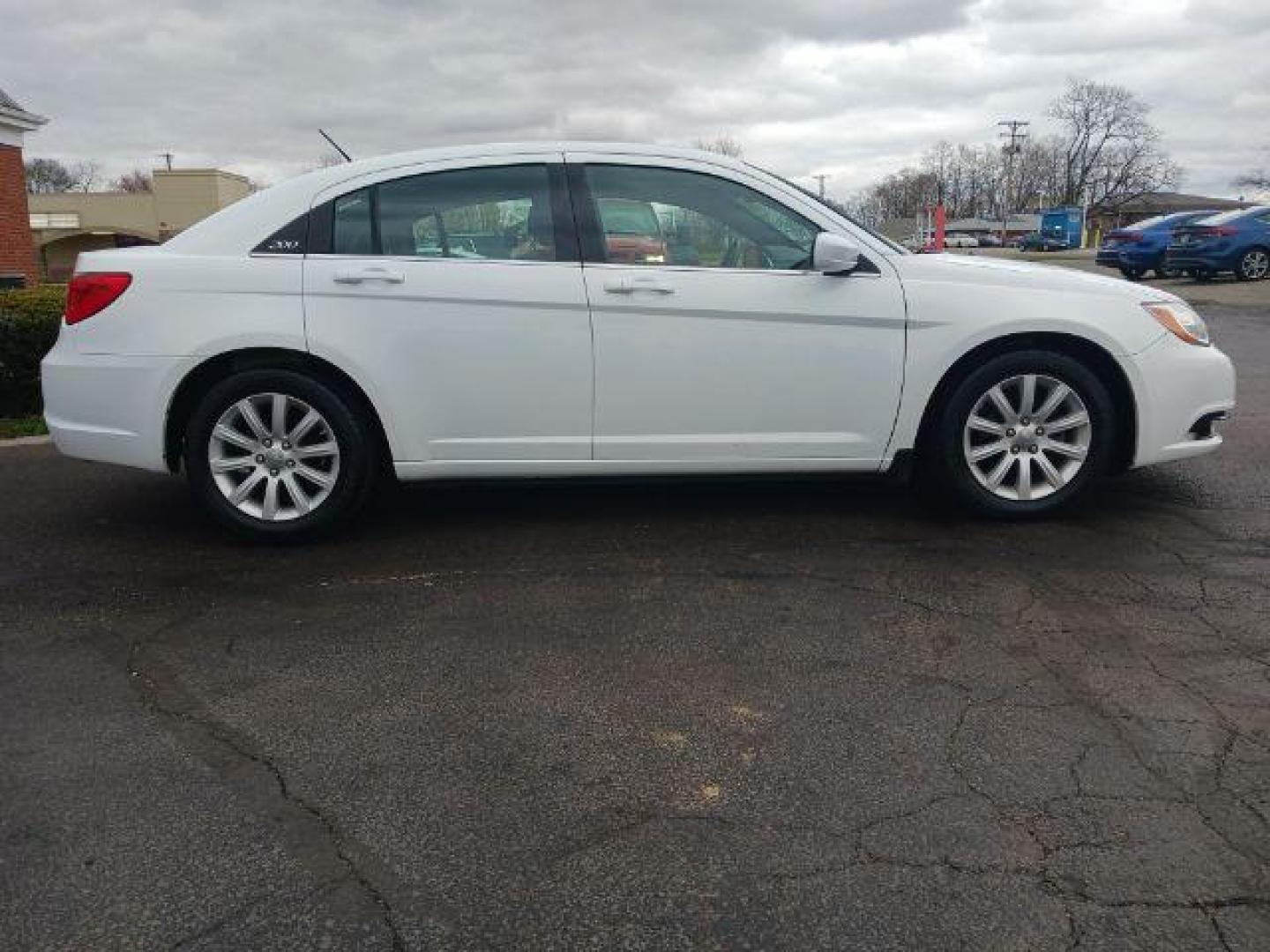 2014 Bright White Clearcoat Chrysler 200 Touring (1C3CCBBG1EN) with an 3.6L V6 DOHC 24V FFV engine, 6-Speed Automatic transmission, located at 1099 N County Rd 25A, OH, 45373, (937) 908-9800, 40.057079, -84.212883 - Photo#3