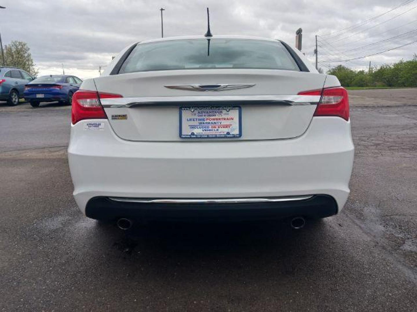 2014 Bright White Clearcoat Chrysler 200 Touring (1C3CCBBG1EN) with an 3.6L V6 DOHC 24V FFV engine, 6-Speed Automatic transmission, located at 1099 N County Rd 25A, OH, 45373, (937) 908-9800, 40.057079, -84.212883 - Photo#5