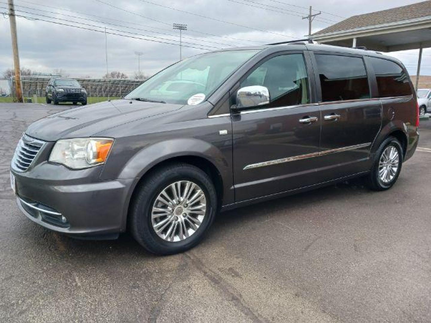 2014 Granite Crystal Met CC Chrysler Town and Country Touring-L (2C4RC1CG8ER) with an 3.6L V6 DOHC 24V engine, 6-Speed Automatic transmission, located at 401 Woodman Dr, Riverside, OH, 45431, (937) 908-9800, 39.763779, -84.122063 - Photo#2