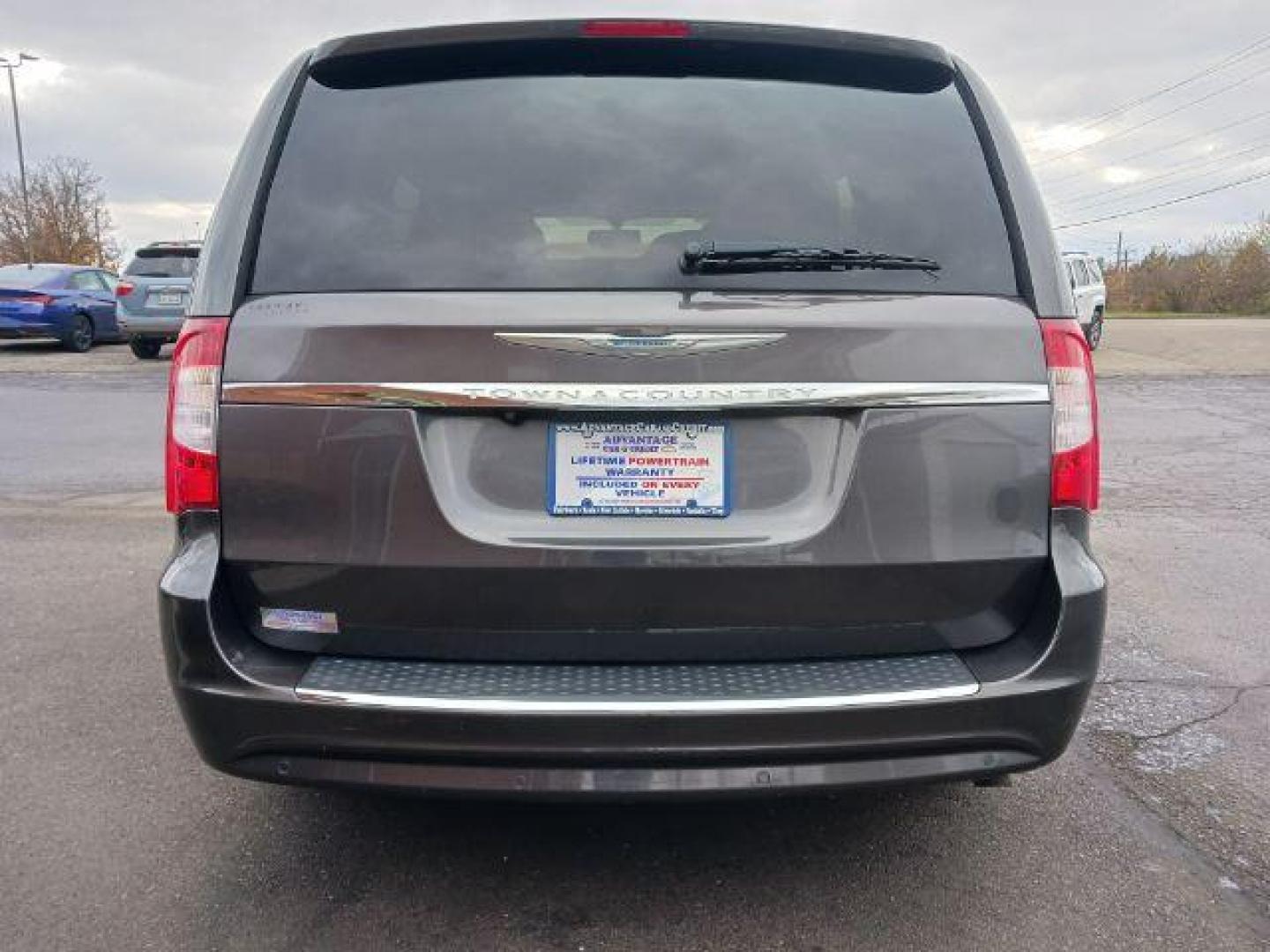 2014 Granite Crystal Met CC Chrysler Town and Country Touring-L (2C4RC1CG8ER) with an 3.6L V6 DOHC 24V engine, 6-Speed Automatic transmission, located at 401 Woodman Dr, Riverside, OH, 45431, (937) 908-9800, 39.763779, -84.122063 - Photo#5