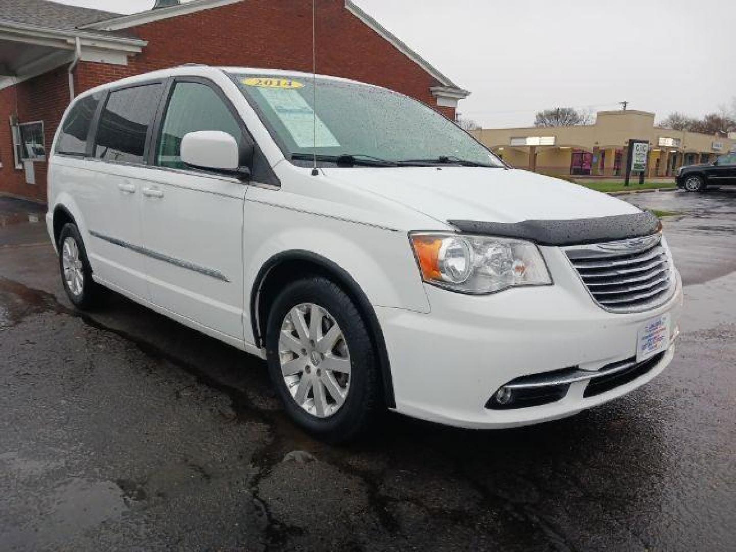 2014 Bright White Clearcoat Chrysler Town and Country Touring (2C4RC1BG5ER) with an 3.6L V6 DOHC 24V engine, 6-Speed Automatic transmission, located at 1230 East Main St, Xenia, OH, 45385, (937) 908-9800, 39.687321, -83.910294 - Photo#0