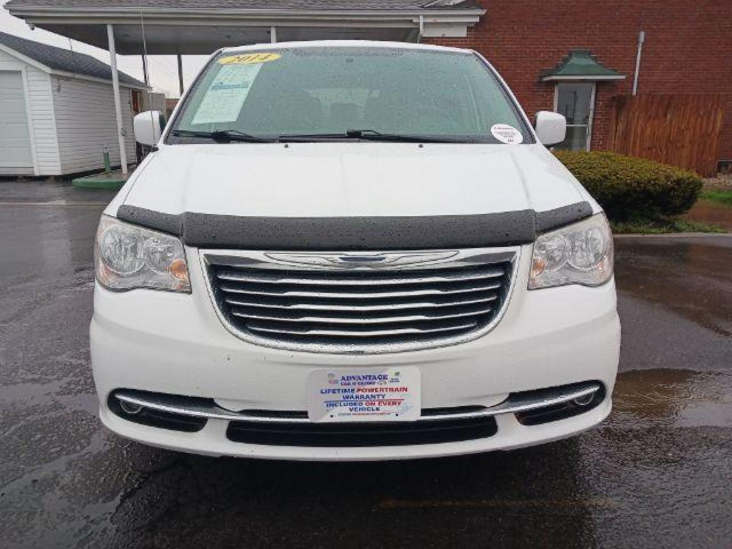 2014 Bright White Clearcoat Chrysler Town and Country Touring (2C4RC1BG5ER) with an 3.6L V6 DOHC 24V engine, 6-Speed Automatic transmission, located at 1230 East Main St, Xenia, OH, 45385, (937) 908-9800, 39.687321, -83.910294 - Photo#1