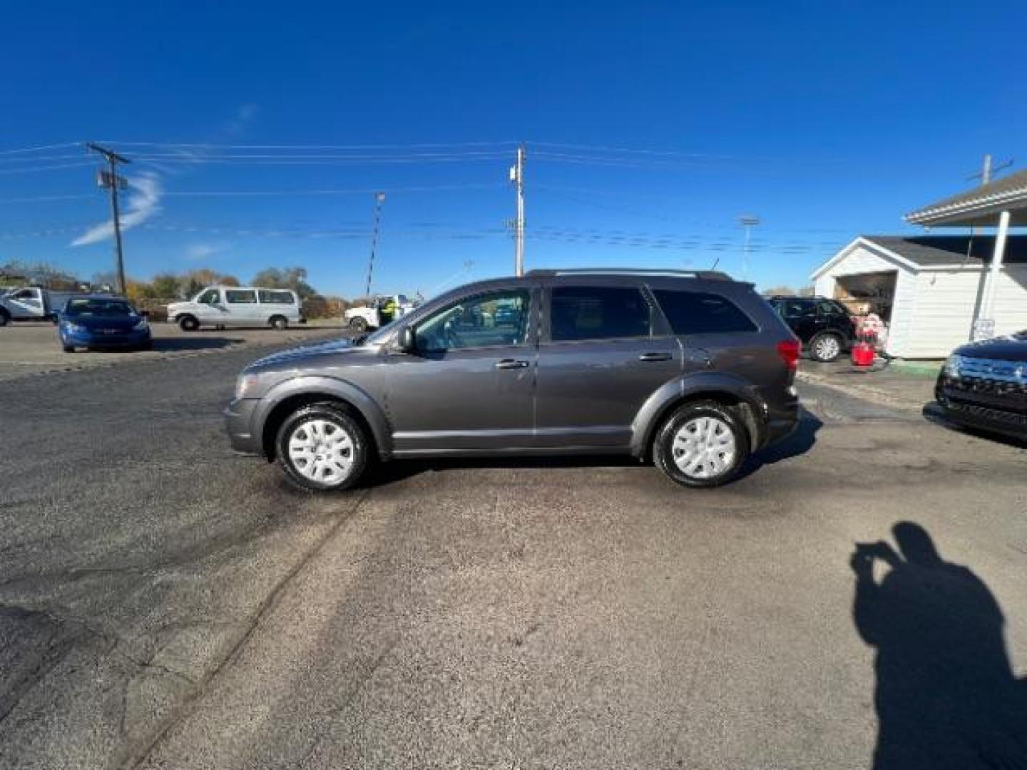 2014 Granite Crystal Met CC Dodge Journey SE (3C4PDCAB7ET) with an 2.4L L4 DOHC 16V engine, 4-Speed Automatic transmission, located at 880 E. National Road, Vandalia, OH, 45377, (937) 908-9800, 39.892189, -84.181015 - Photo#3