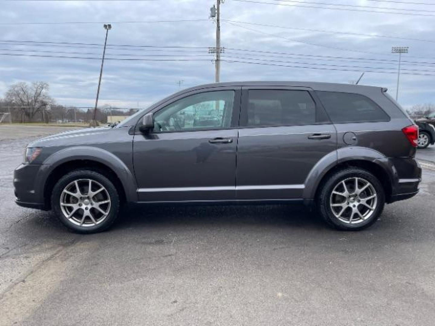 2014 Granite Crystal Met CC Dodge Journey R/T AWD (3C4PDDEG5ET) with an 3.6L V6 DOHC 24V engine, 6-Speed Automatic transmission, located at 880 E. National Road, Vandalia, OH, 45377, (937) 908-9800, 39.892189, -84.181015 - Photo#4