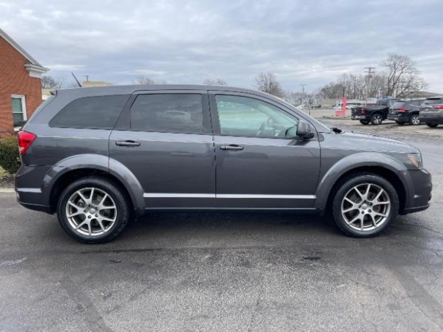 2014 Granite Crystal Met CC Dodge Journey R/T AWD (3C4PDDEG5ET) with an 3.6L V6 DOHC 24V engine, 6-Speed Automatic transmission, located at 880 E. National Road, Vandalia, OH, 45377, (937) 908-9800, 39.892189, -84.181015 - Photo#5