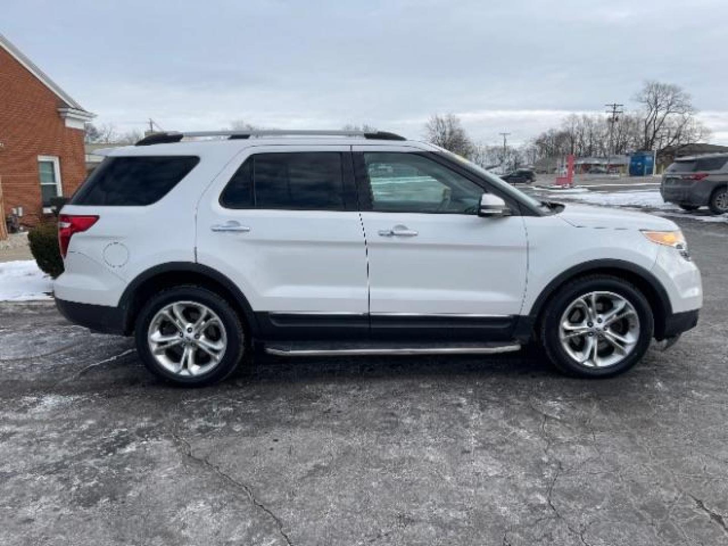 2014 White Platinum Met TC Ford Explorer Limited 4WD (1FM5K8F8XEG) with an 3.5L V6 DOHC 24V engine, 6-Speed Automatic transmission, located at 401 Woodman Dr, Riverside, OH, 45431, (937) 908-9800, 39.763779, -84.122063 - Photo#2