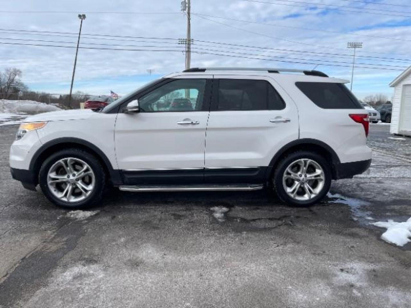 2014 White Platinum Met TC Ford Explorer Limited 4WD (1FM5K8F8XEG) with an 3.5L V6 DOHC 24V engine, 6-Speed Automatic transmission, located at 401 Woodman Dr, Riverside, OH, 45431, (937) 908-9800, 39.763779, -84.122063 - Photo#3