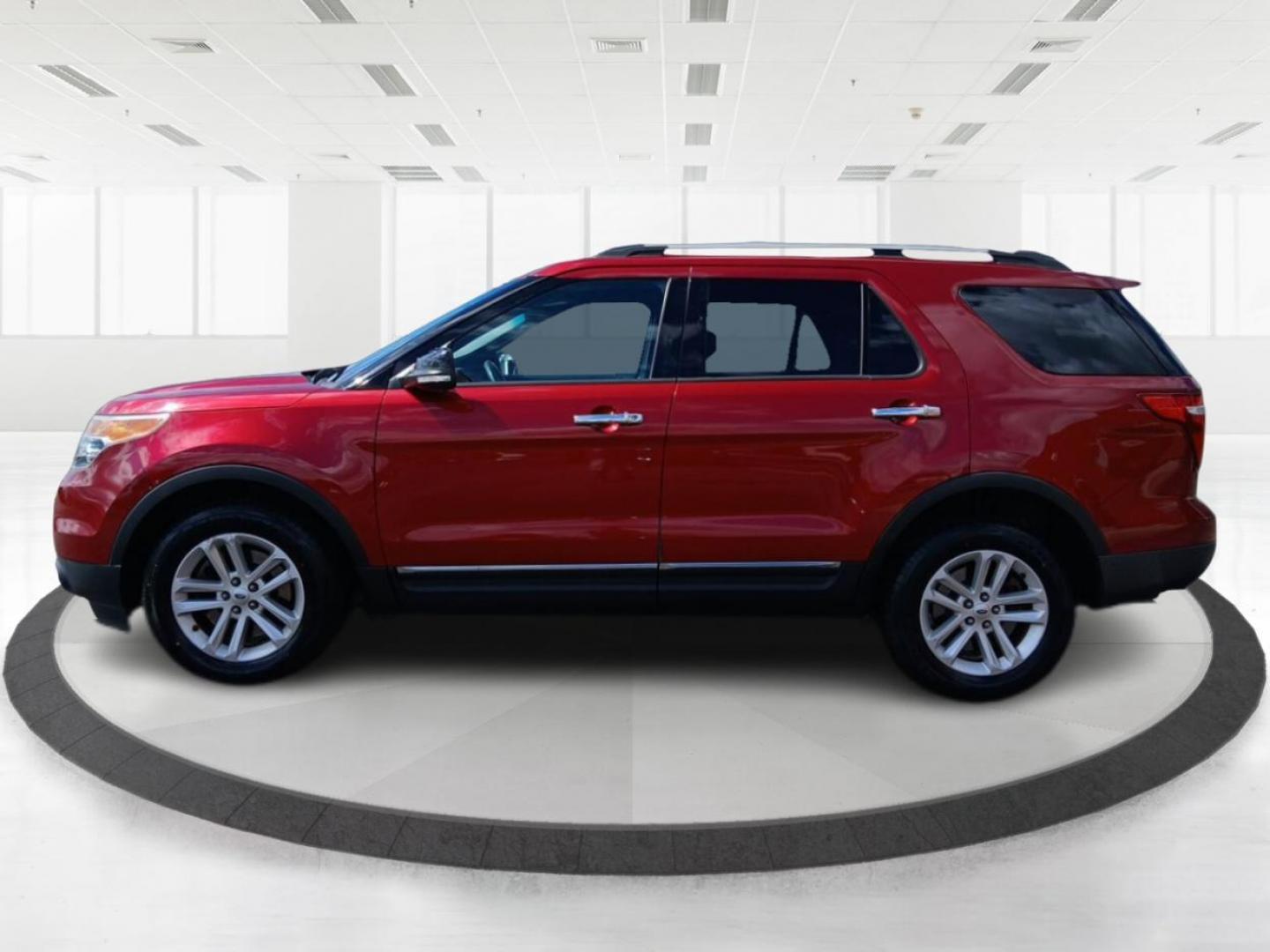 2014 Ruby Red Met Tinted CC Ford Explorer XLT 4WD (1FM5K8D8XEG) with an 3.5L V6 DOHC 24V engine, 6-Speed Automatic transmission, located at 1230 East Main St, Xenia, OH, 45385, (937) 908-9800, 39.687321, -83.910294 - Photo#5