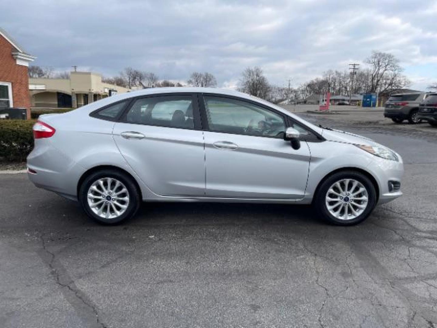 2014 Ingot Silver Metallic Ford Fiesta SE Sedan (3FADP4BJ6EM) with an 1.6L L4 DOHC 16V engine, located at 401 Woodman Dr, Riverside, OH, 45431, (937) 908-9800, 39.763779, -84.122063 - Photo#5