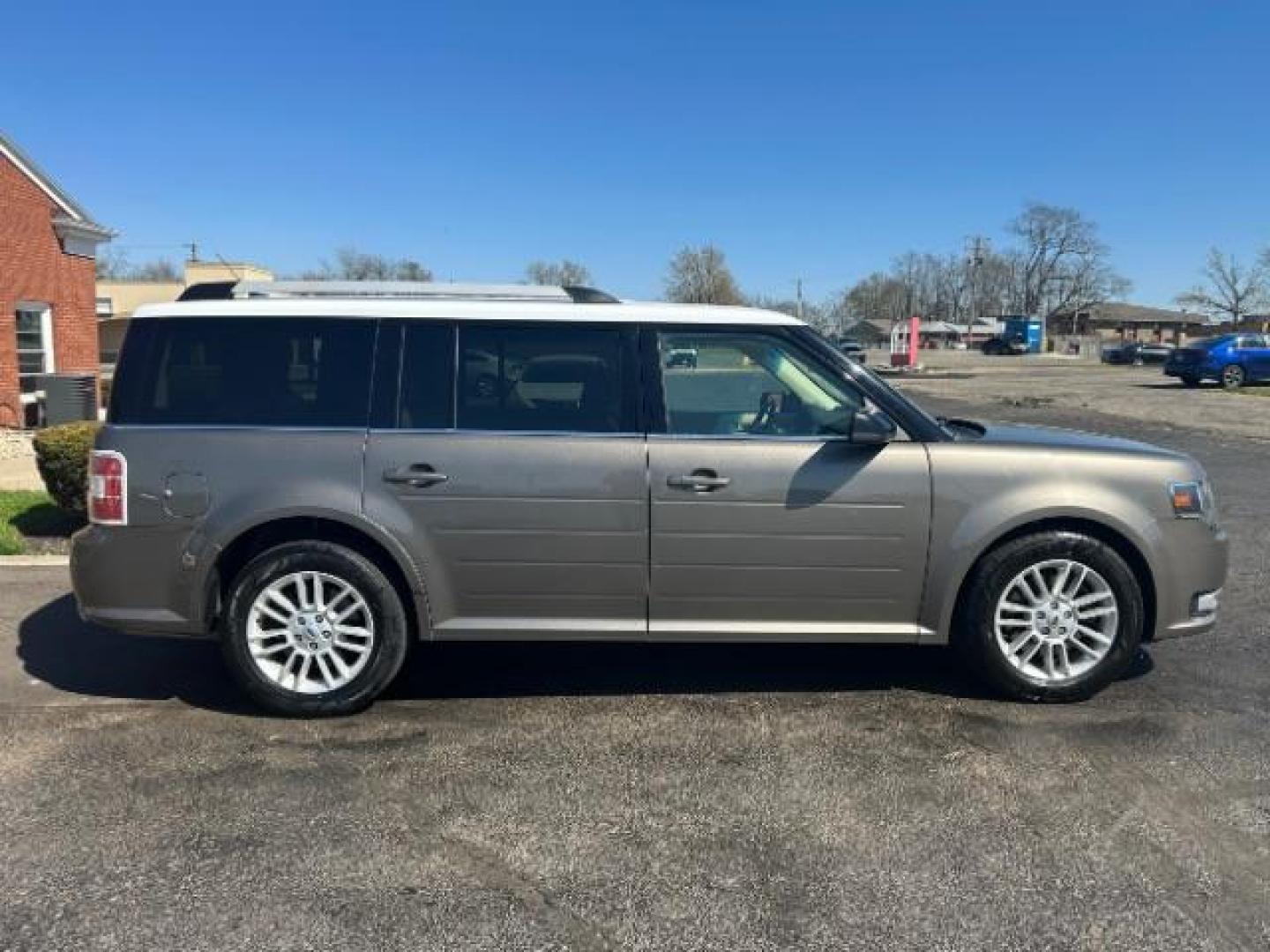 2014 Mineral Gray Metallic Ford Flex SEL FWD (2FMGK5C84EB) with an 3.5L V6 DOHC 24V engine, 6-Speed Automatic Overdrive transmission, located at 1099 N County Rd 25A, OH, 45373, (937) 908-9800, 40.057079, -84.212883 - Photo#5