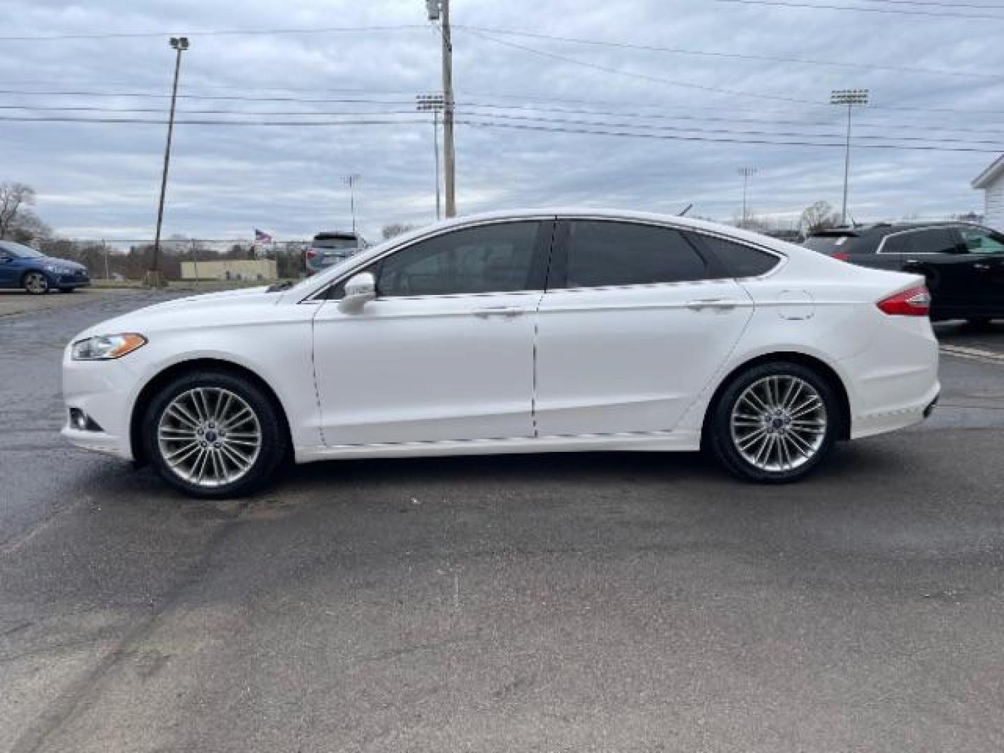 2014 White Platinum TC Met Ford Fusion SE (3FA6P0H97ER) with an 2.0L L4 DOHC 16V engine, located at 1951 S Dayton Lakeview Rd., New Carlisle, OH, 45344, (937) 908-9800, 39.890999, -84.050255 - Photo#2