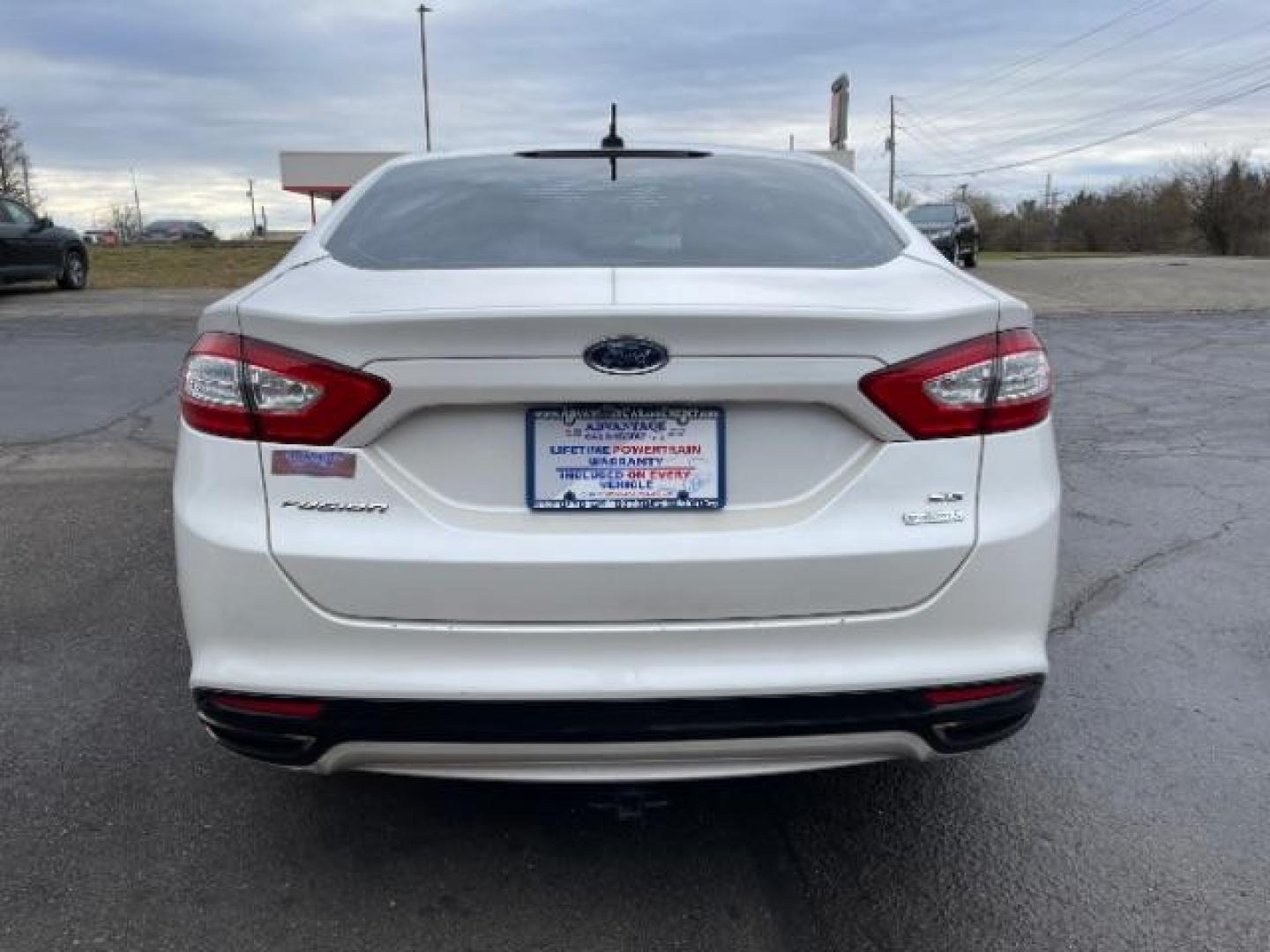 2014 White Platinum TC Met Ford Fusion SE (3FA6P0H97ER) with an 2.0L L4 DOHC 16V engine, located at 1951 S Dayton Lakeview Rd., New Carlisle, OH, 45344, (937) 908-9800, 39.890999, -84.050255 - Photo#4