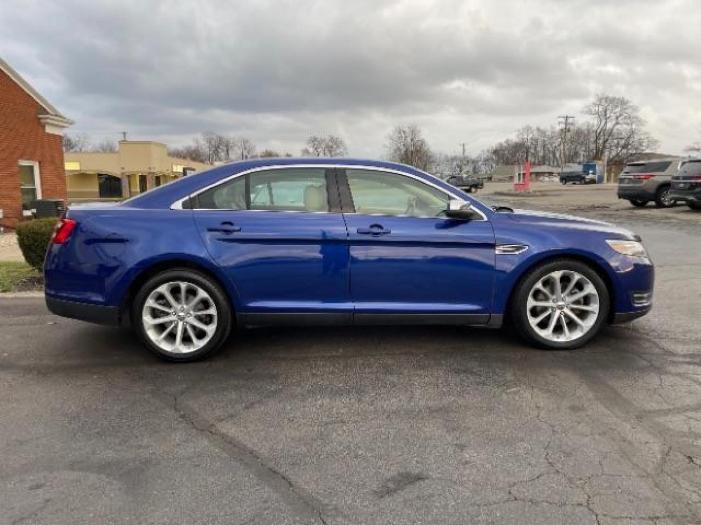 2014 Deep Impact Blue Metallic Ford Taurus Limited AWD (1FAHP2J86EG) with an 3.5L V6 DOHC 24V engine, 6-Speed Automatic transmission, located at 1230 East Main St, Xenia, OH, 45385, (937) 908-9800, 39.687321, -83.910294 - Photo#4