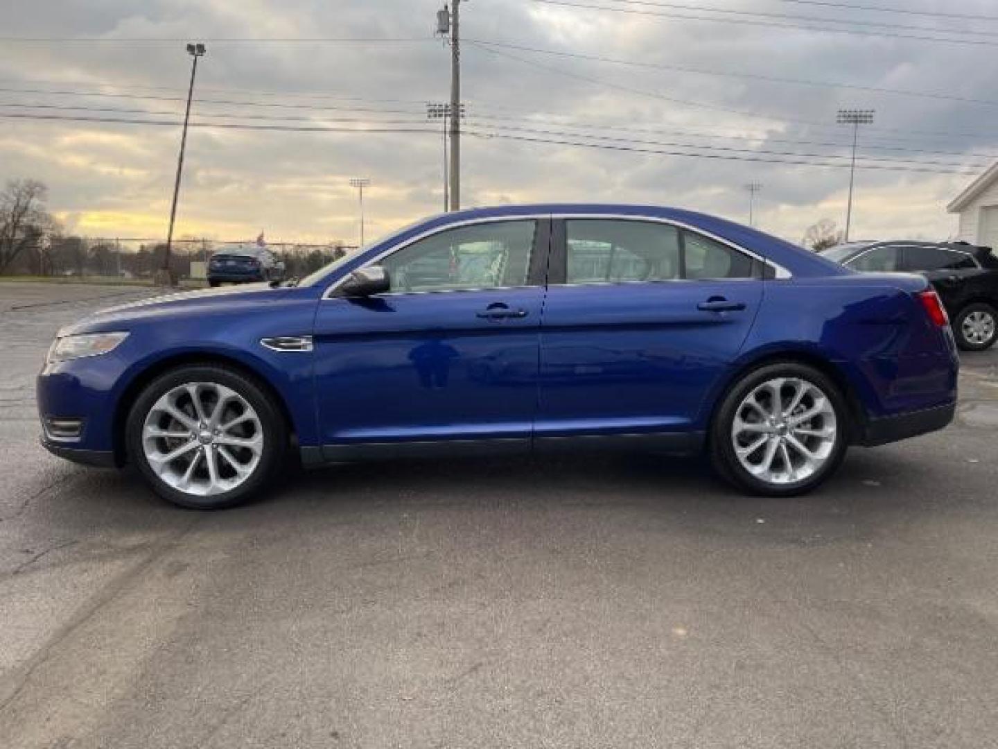 2014 Deep Impact Blue Metallic Ford Taurus Limited AWD (1FAHP2J86EG) with an 3.5L V6 DOHC 24V engine, 6-Speed Automatic transmission, located at 1230 East Main St, Xenia, OH, 45385, (937) 908-9800, 39.687321, -83.910294 - Photo#5