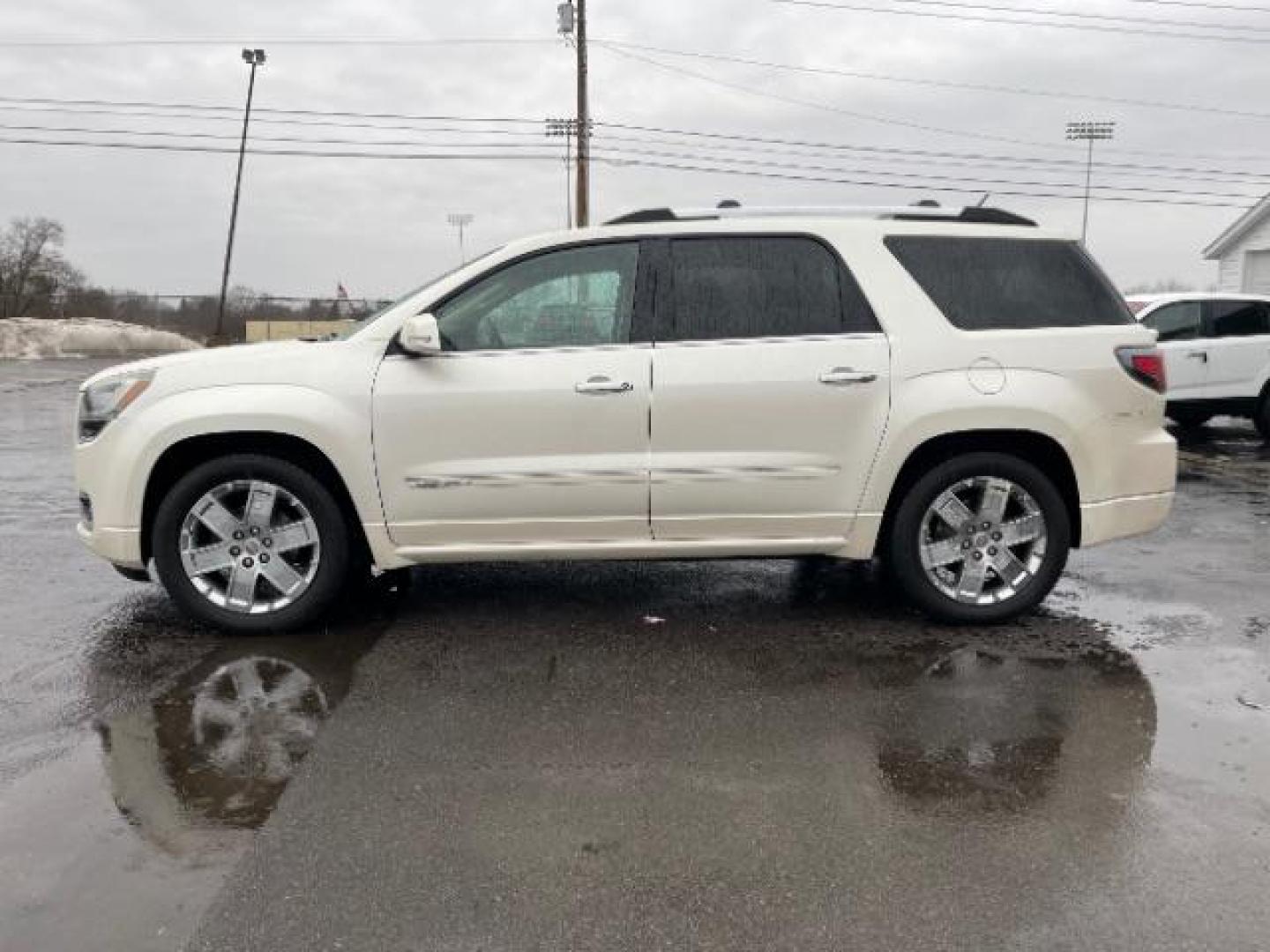 2014 White Diamond Tricoat GMC Acadia Denali AWD (1GKKVTKD0EJ) with an 3.6L V6 DOHC 24V engine, 6-Speed Automatic transmission, located at 1184 Kauffman Ave, Fairborn, OH, 45324, (937) 908-9800, 39.807365, -84.029114 - Photo#2