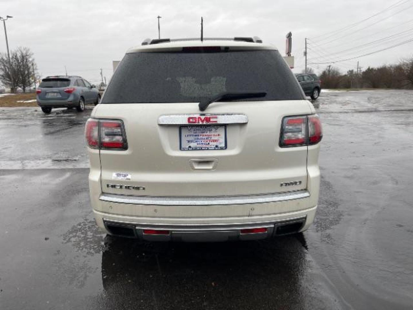 2014 White Diamond Tricoat GMC Acadia Denali AWD (1GKKVTKD0EJ) with an 3.6L V6 DOHC 24V engine, 6-Speed Automatic transmission, located at 1184 Kauffman Ave, Fairborn, OH, 45324, (937) 908-9800, 39.807365, -84.029114 - Photo#4