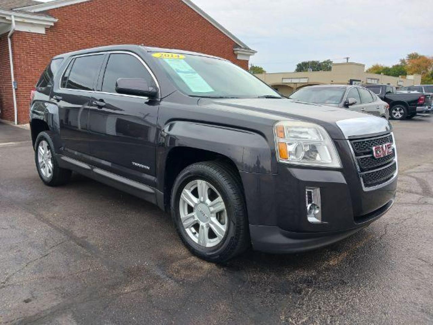 2014 Ashen Gray Metallic GMC Terrain SLE1 FWD (2GKALMEK4E6) with an 2.4L L4 DOHC 16V FFV engine, 6-Speed Automatic transmission, located at 1951 S Dayton Lakeview Rd., New Carlisle, OH, 45344, (937) 908-9800, 39.890999, -84.050255 - Photo#0