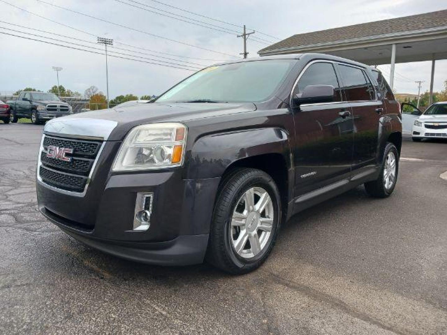 2014 Ashen Gray Metallic GMC Terrain SLE1 FWD (2GKALMEK4E6) with an 2.4L L4 DOHC 16V FFV engine, 6-Speed Automatic transmission, located at 1951 S Dayton Lakeview Rd., New Carlisle, OH, 45344, (937) 908-9800, 39.890999, -84.050255 - Photo#2