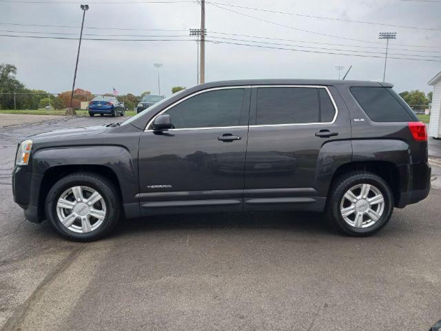 2014 Ashen Gray Metallic GMC Terrain SLE1 FWD (2GKALMEK4E6) with an 2.4L L4 DOHC 16V FFV engine, 6-Speed Automatic transmission, located at 1951 S Dayton Lakeview Rd., New Carlisle, OH, 45344, (937) 908-9800, 39.890999, -84.050255 - Photo#3