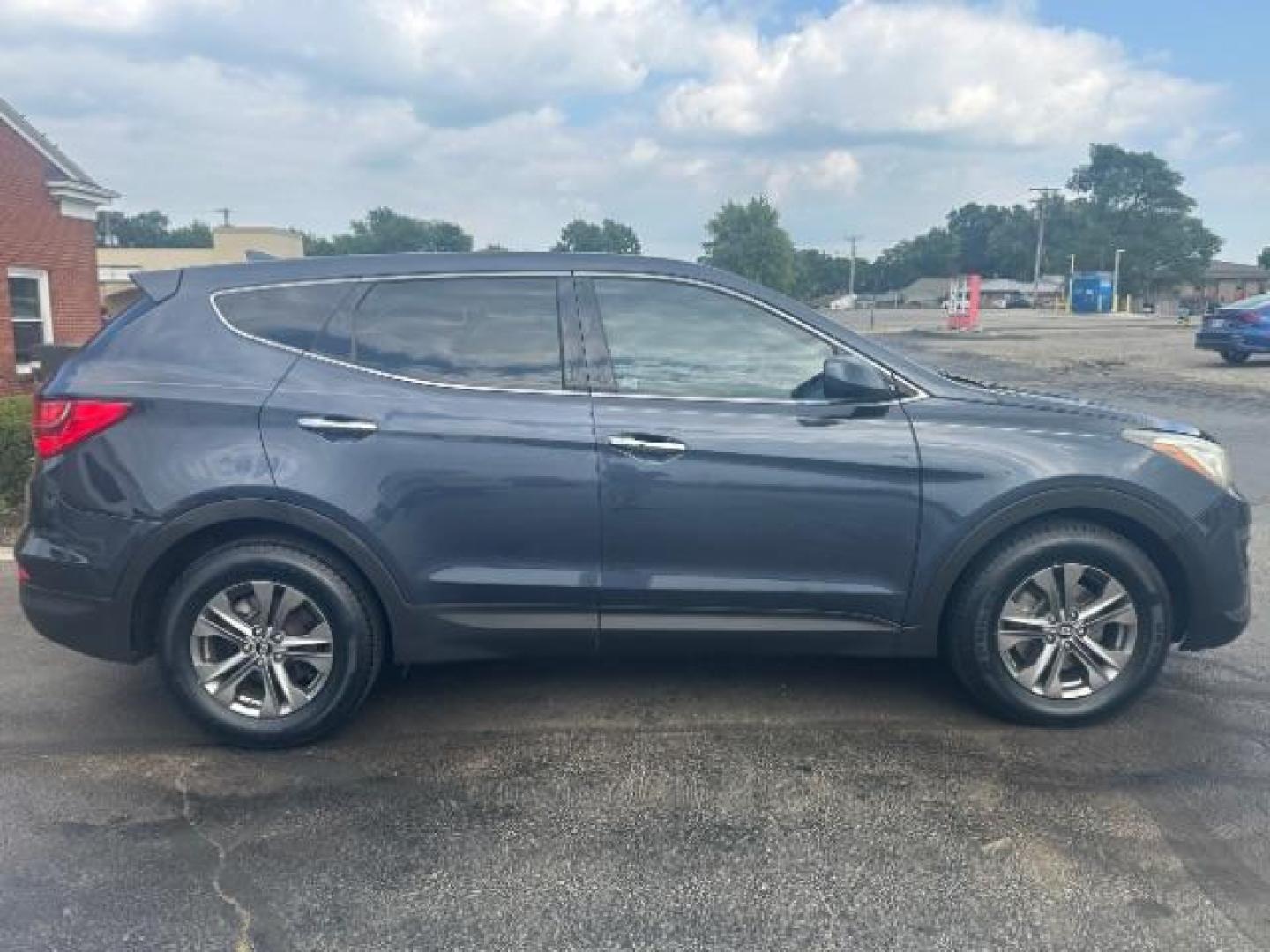 2014 Marlin Blue Hyundai Santa Fe Sport 2.4 FWD (5XYZT3LB3EG) with an 2.4L L4 DOHC 16V engine, 6-Speed Automatic transmission, located at 1230 East Main St, Xenia, OH, 45385, (937) 908-9800, 39.687321, -83.910294 - Photo#5