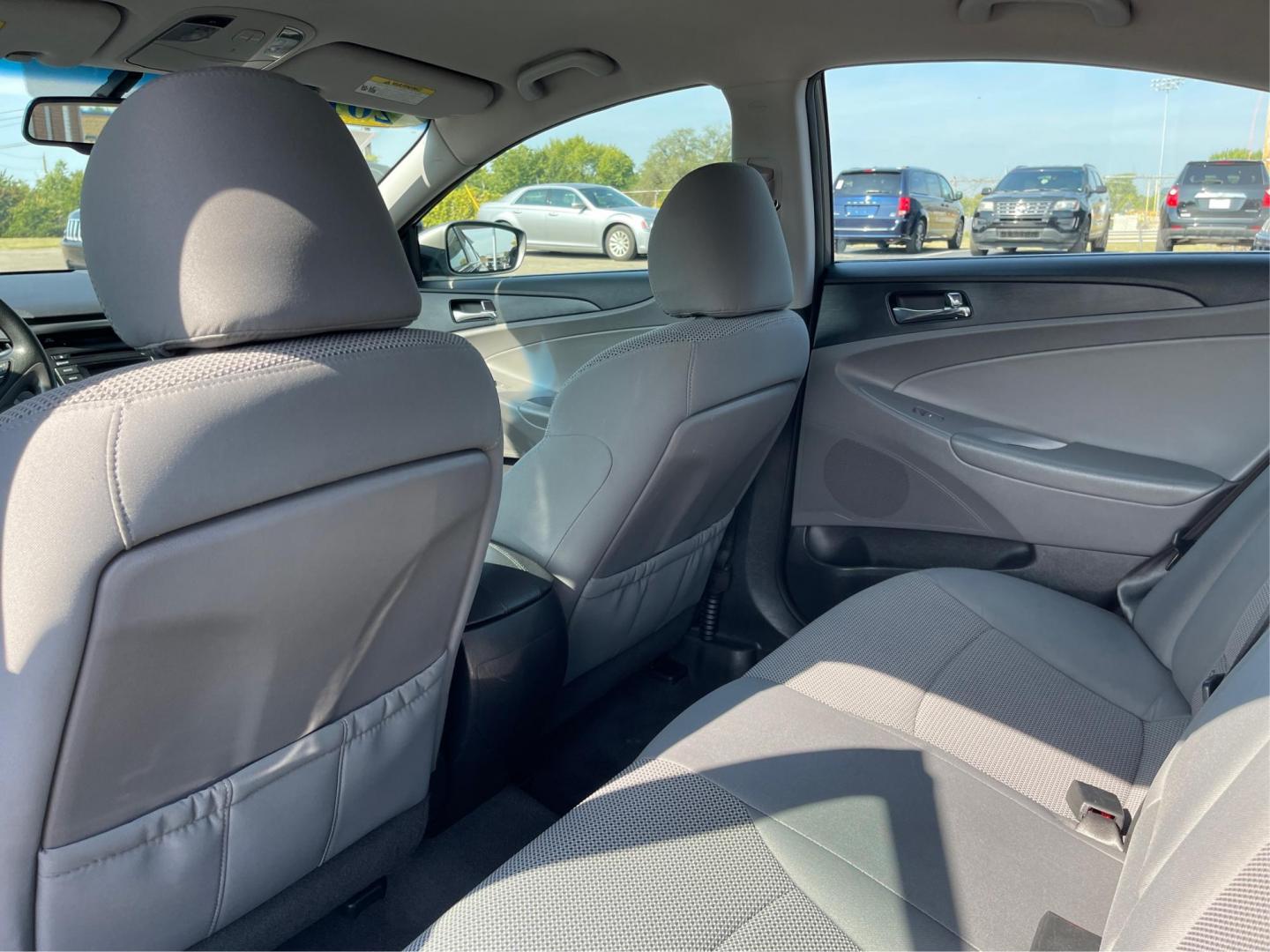 2014 Harbor Gray Metallic Hyundai Sonata GLS (5NPEB4AC8EH) with an 2.4L L4 DOHC 16V engine, 6-Speed Automatic transmission, located at 1184 Kauffman Ave, Fairborn, OH, 45324, (937) 908-9800, 39.807365, -84.029114 - Photo#9