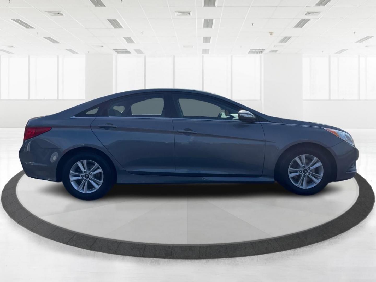 2014 Harbor Gray Metallic Hyundai Sonata GLS (5NPEB4AC8EH) with an 2.4L L4 DOHC 16V engine, 6-Speed Automatic transmission, located at 1184 Kauffman Ave, Fairborn, OH, 45324, (937) 908-9800, 39.807365, -84.029114 - Photo#1