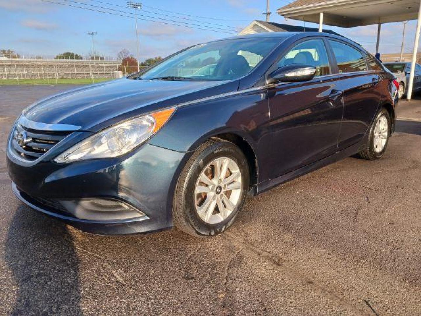 2014 Harbor Gray Metallic Hyundai Sonata GLS (5NPEB4AC8EH) with an 2.4L L4 DOHC 16V engine, 6-Speed Automatic transmission, located at 880 E. National Road, Vandalia, OH, 45377, (937) 908-9800, 39.892189, -84.181015 - Photo#2