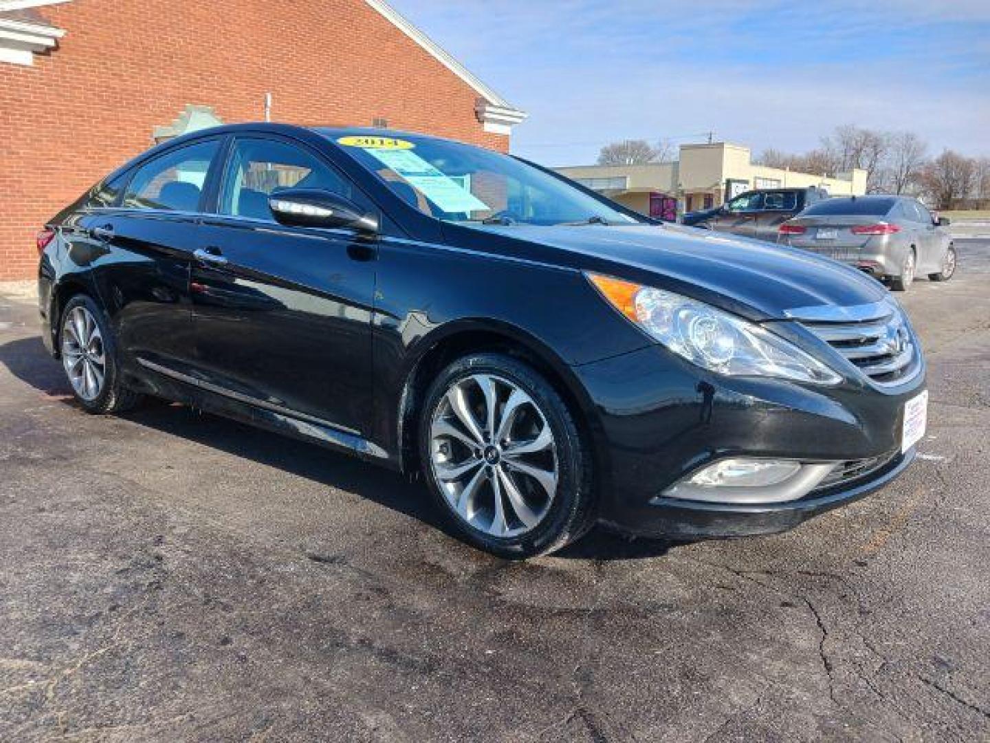 2014 Phantom Black Metallic Hyundai Sonata SE Auto (5NPEC4AC0EH) with an 2.4L L4 DOHC 16V engine, 6-Speed Automatic transmission, located at 4508 South Dixie Dr, Moraine, OH, 45439, (937) 908-9800, 39.690136, -84.216438 - Photo#0